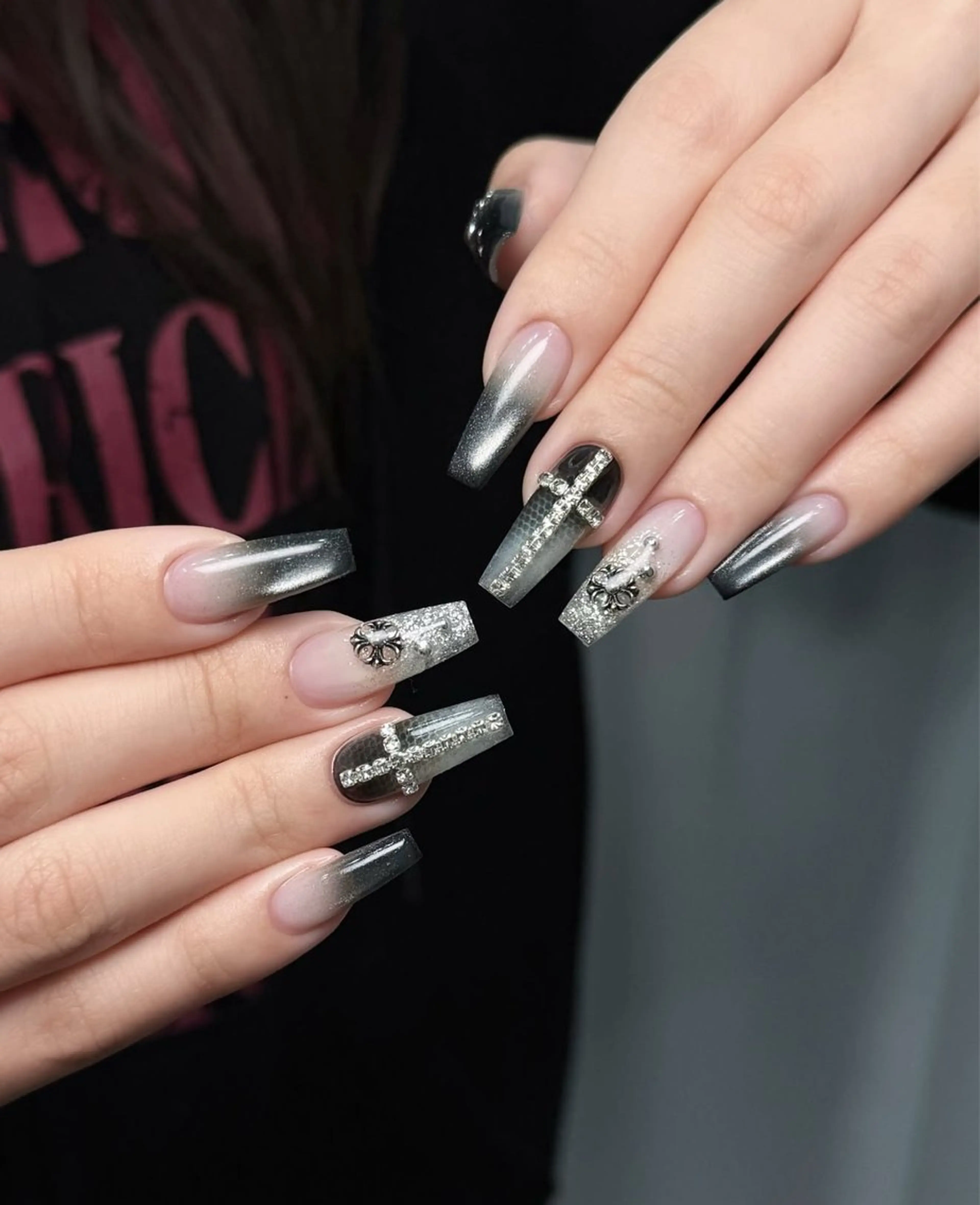 ネイル キラキラネイル マグネットネイル ミラーネイル ニュアンスネイル ワンホンネイル ハンドネイル Hina 池袋 長だしチップ専門店のネイルデザイン