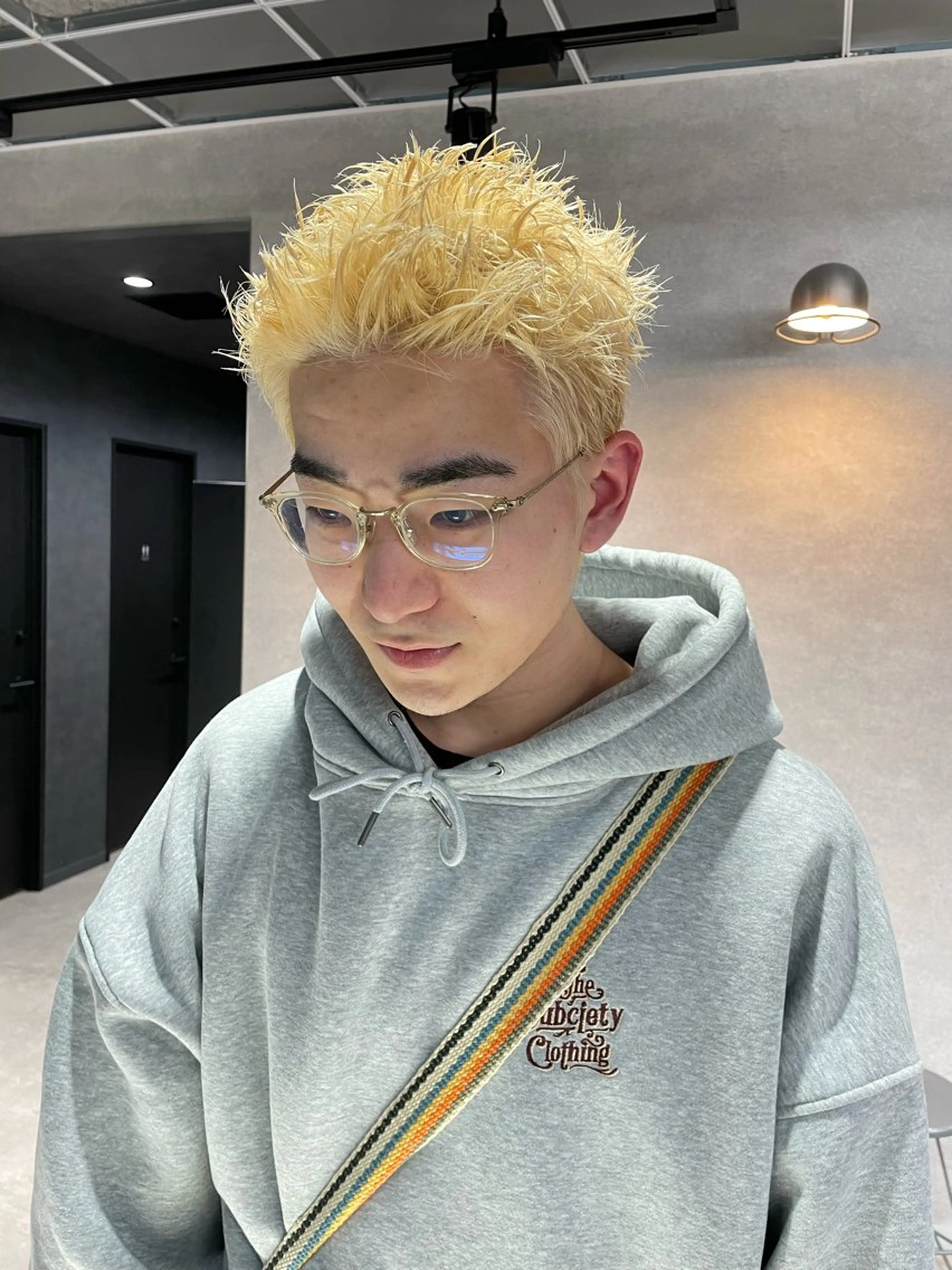 ショート カラー メンズ スパイキーショート ショートヘア カット ヘアカラー 垢抜けハイトーン☀／ 笑顔の美容師／しゅんのヘアスタイル