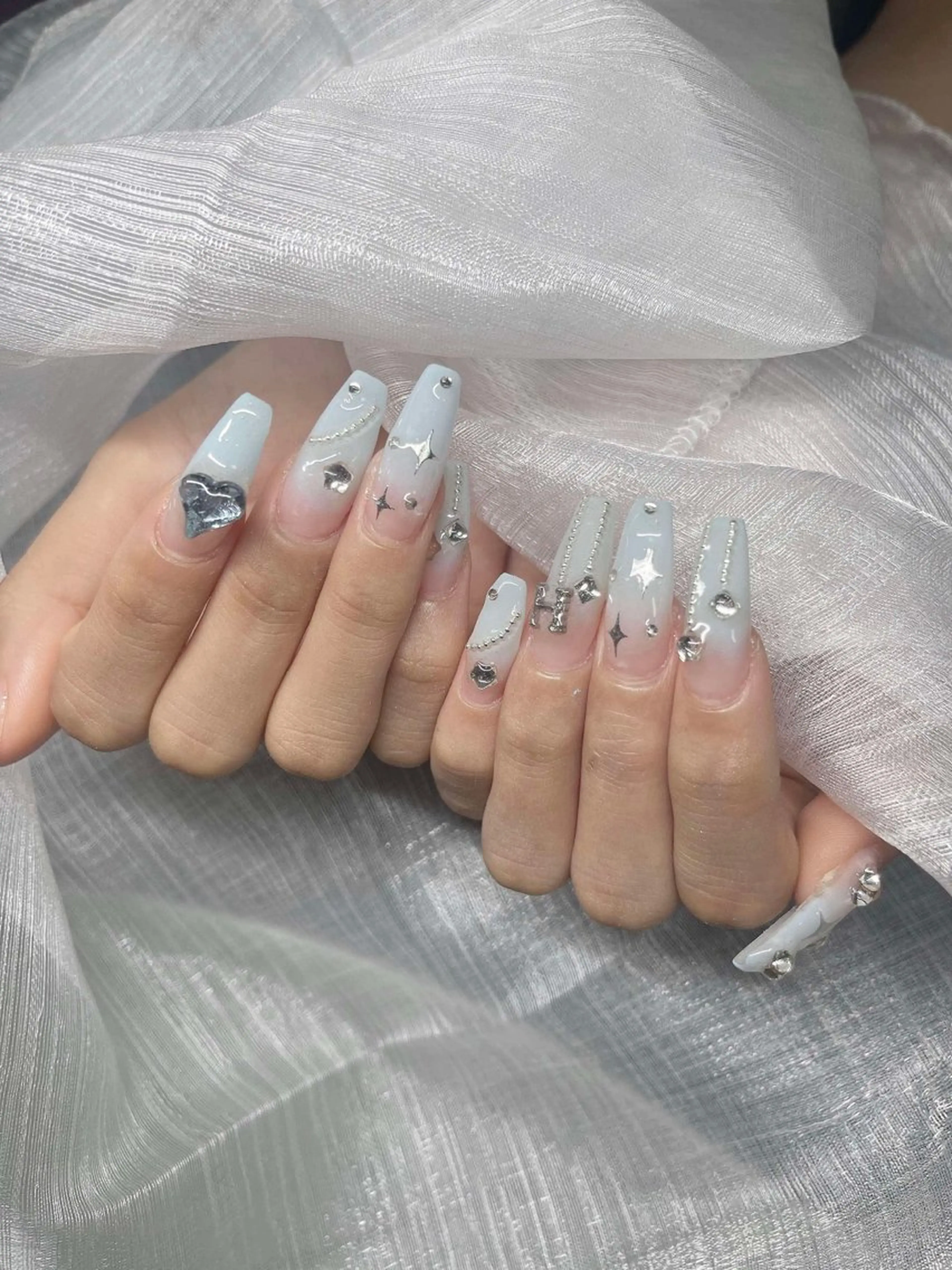ネイル 長さ出し グラデーション 卒業式 キラキラネイル マグネットネイル ハンドネイル Lee Nailsのネイルデザイン