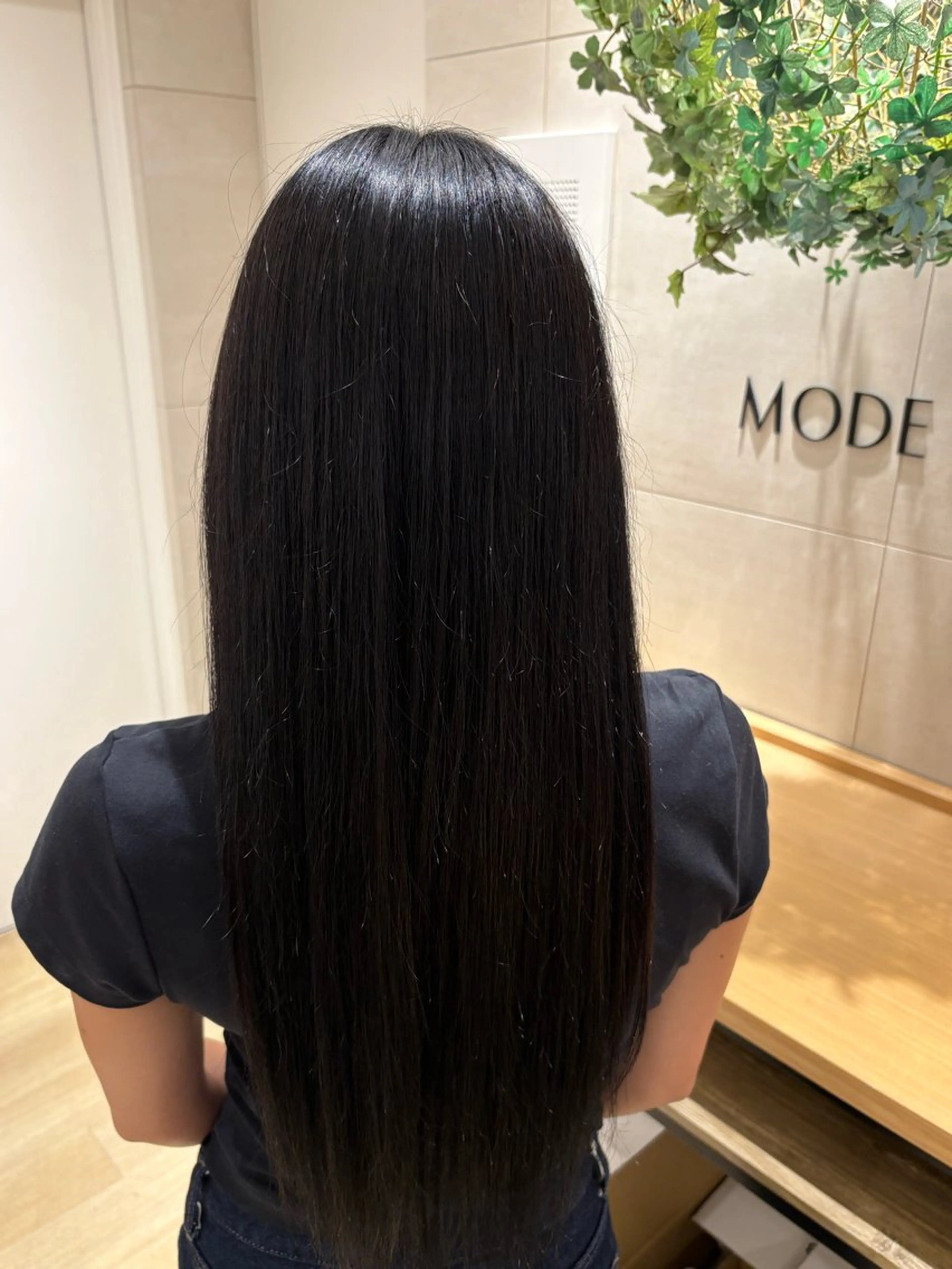 カラー 黒髪 ブルーカラー ブルーブラック ヘアカラー ニワ サクラコのヘアスタイル