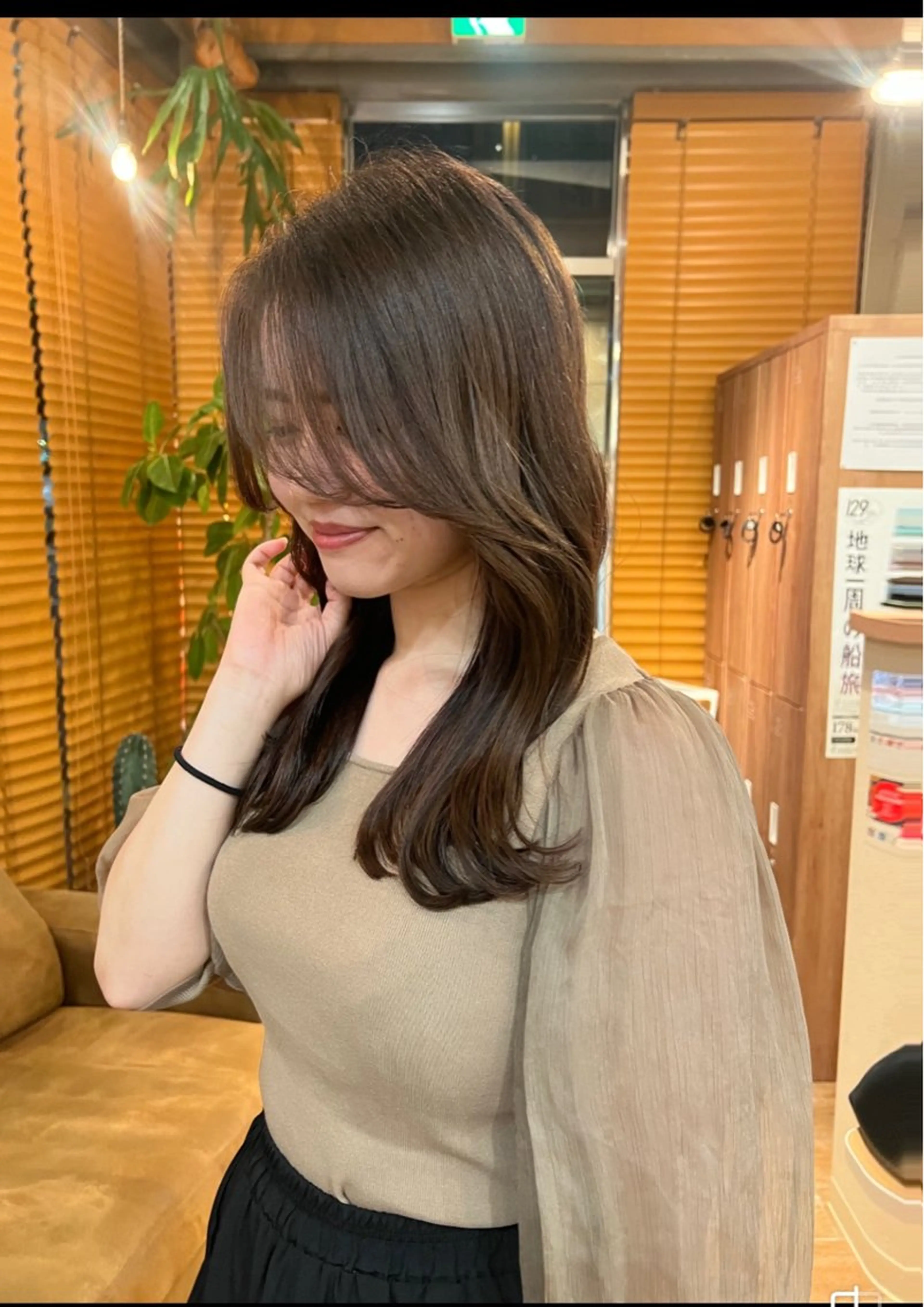 セミロング 顔まわりレイヤー 韓国風ヘア レイヤーカット ops hair anello所属・小林 綾美のヘアスタイル