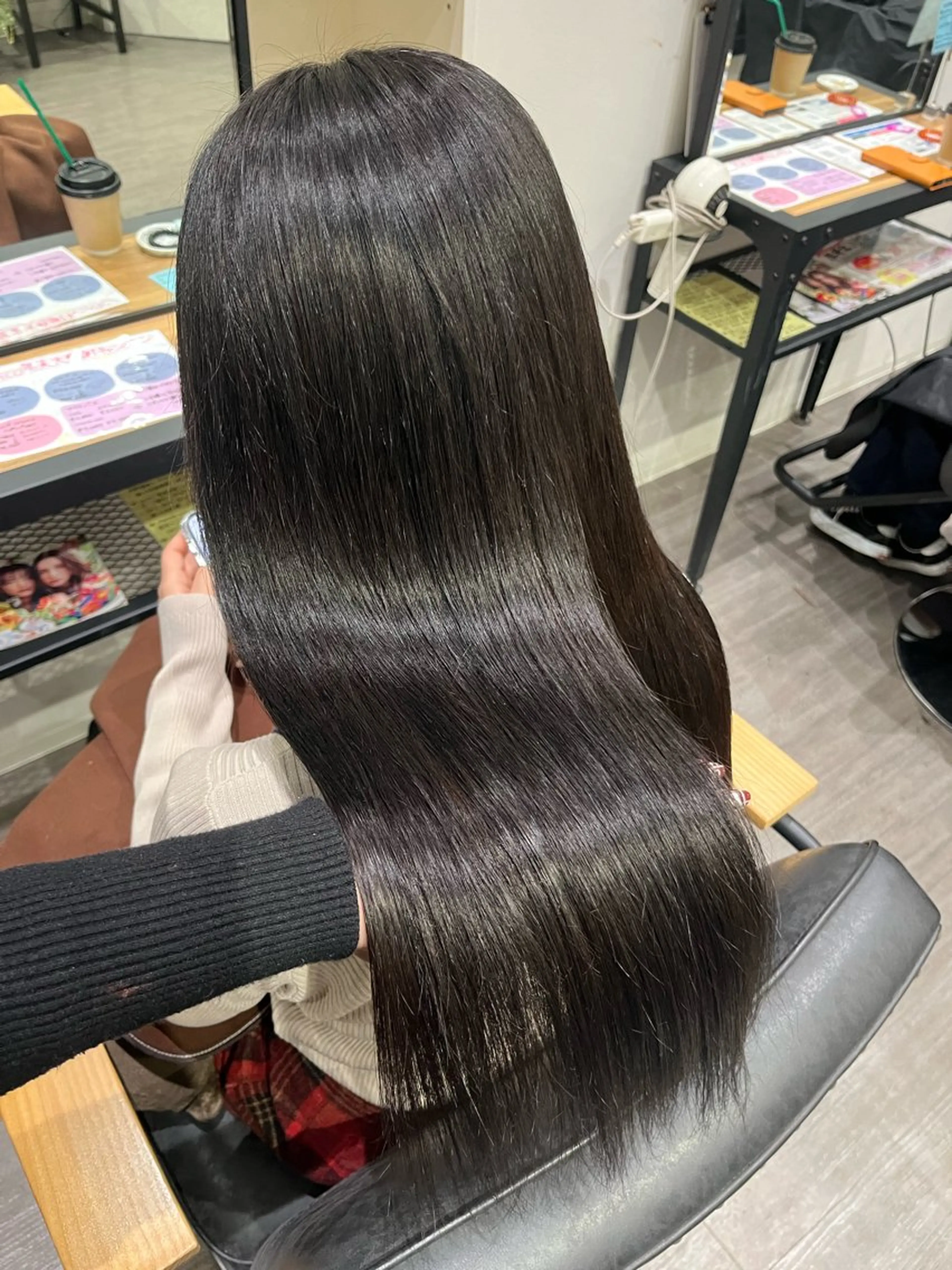 ロング カラー 黒髪 透明感カラー ナチュラルブラック ヘアカラー トリートメント カラーリスト💟草間 紫音💟のヘアスタイル