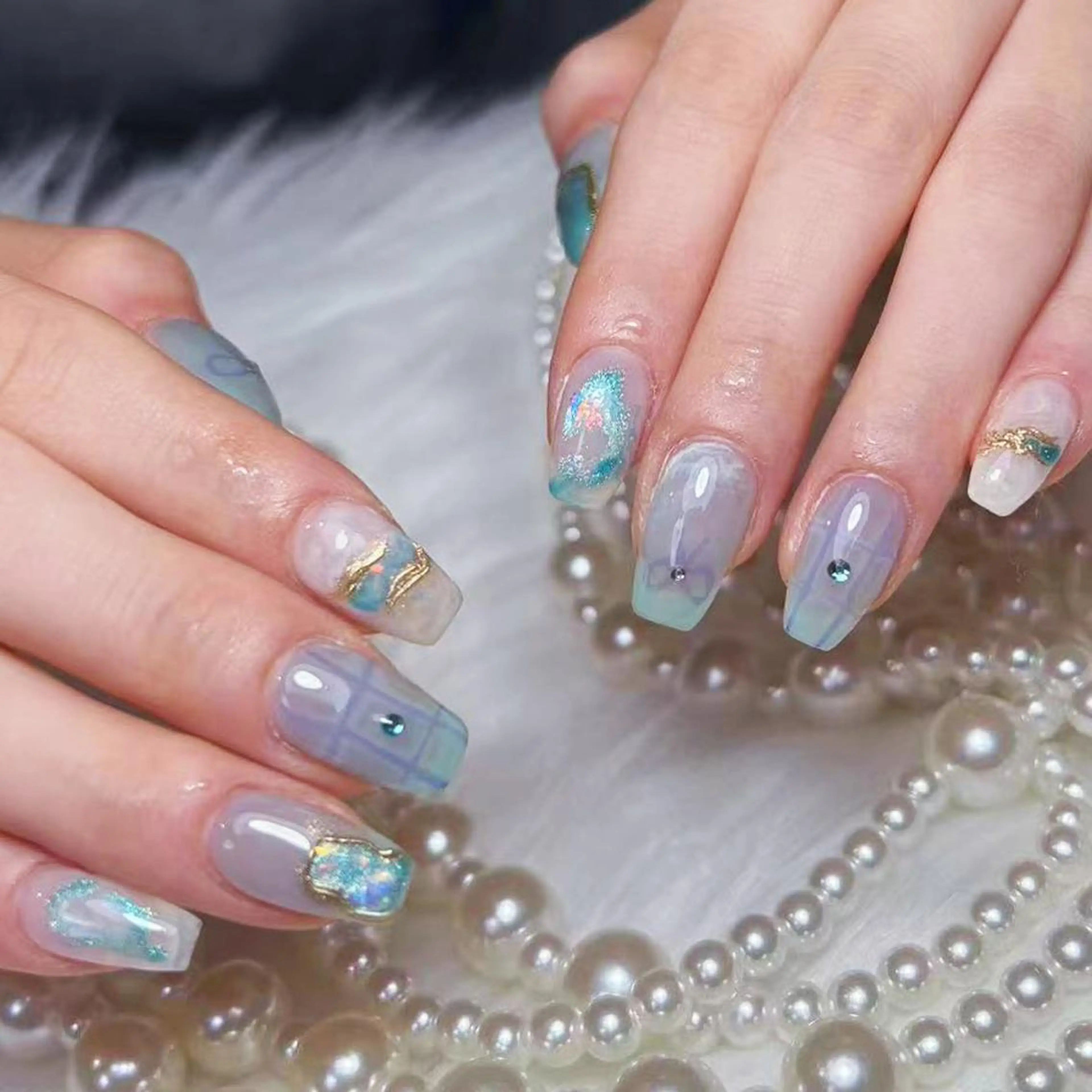 ネイル アートネイル オーロラネイル ガーリー キラキラネイル 韓国ネイル ハンドネイル ハンドケア DIAMOND 💅のネイルデザイン
