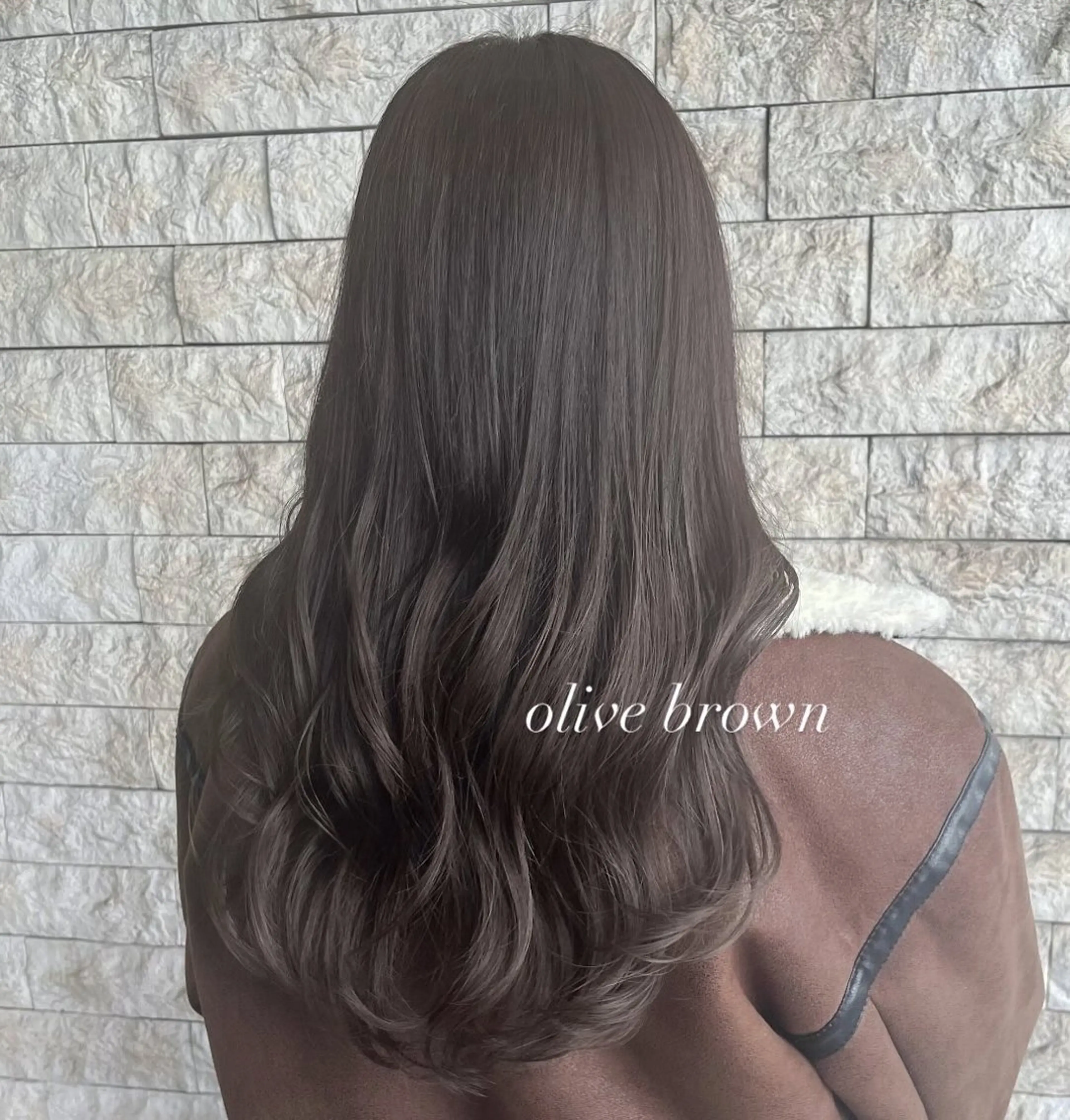 ロング カラー ブリーチ ブリーチなしカラー オリーブカラー カット ヘアカラー トリートメント 透明感カラー／ 艶感カラー／RAMUのヘアスタイル