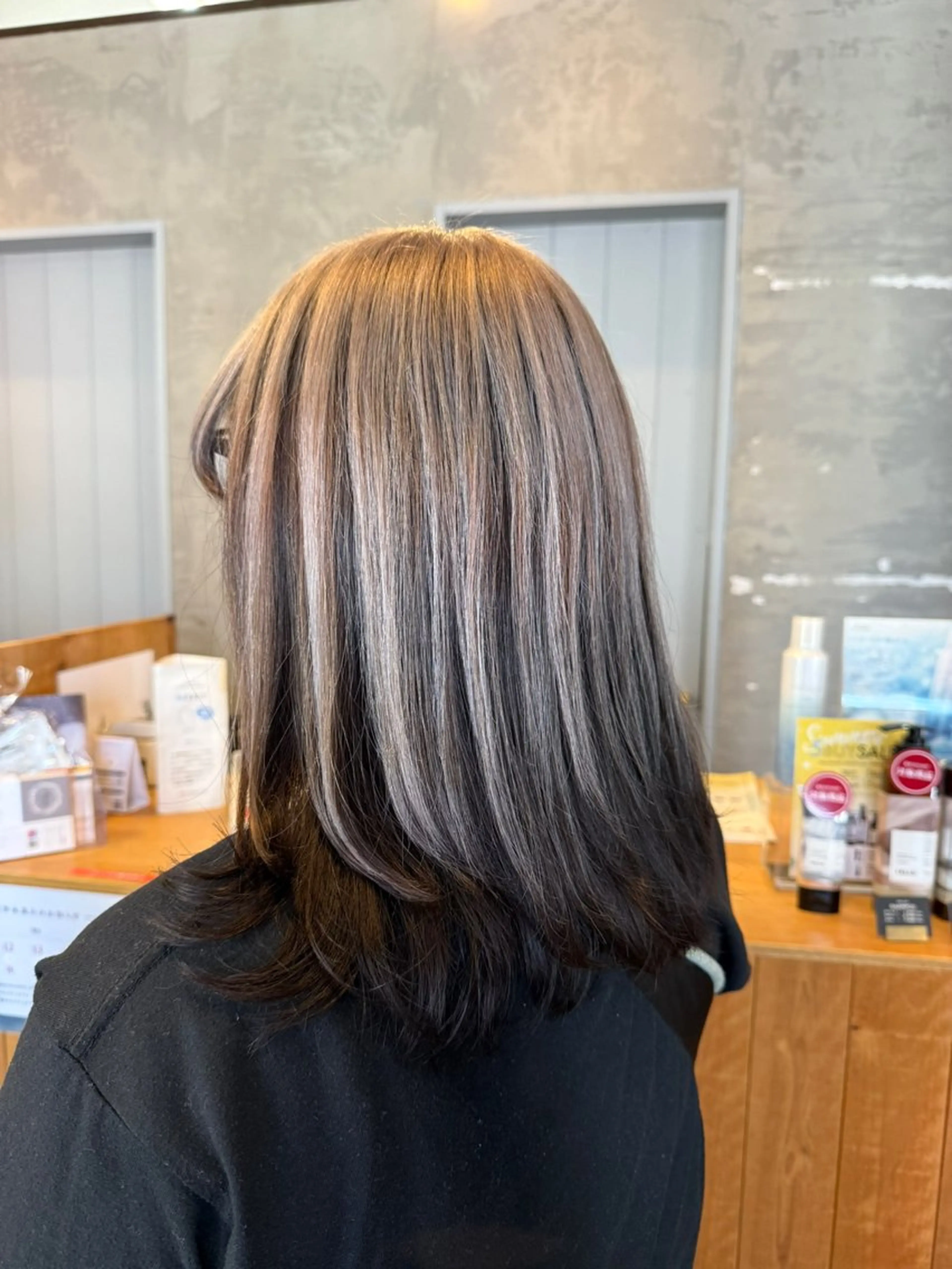 ミディアム カラー ベージュカラー ブリーチ ホワイトベージュ カット ヘアカラー BRANCHÉ小牧/ 西尾 美月のヘアスタイル