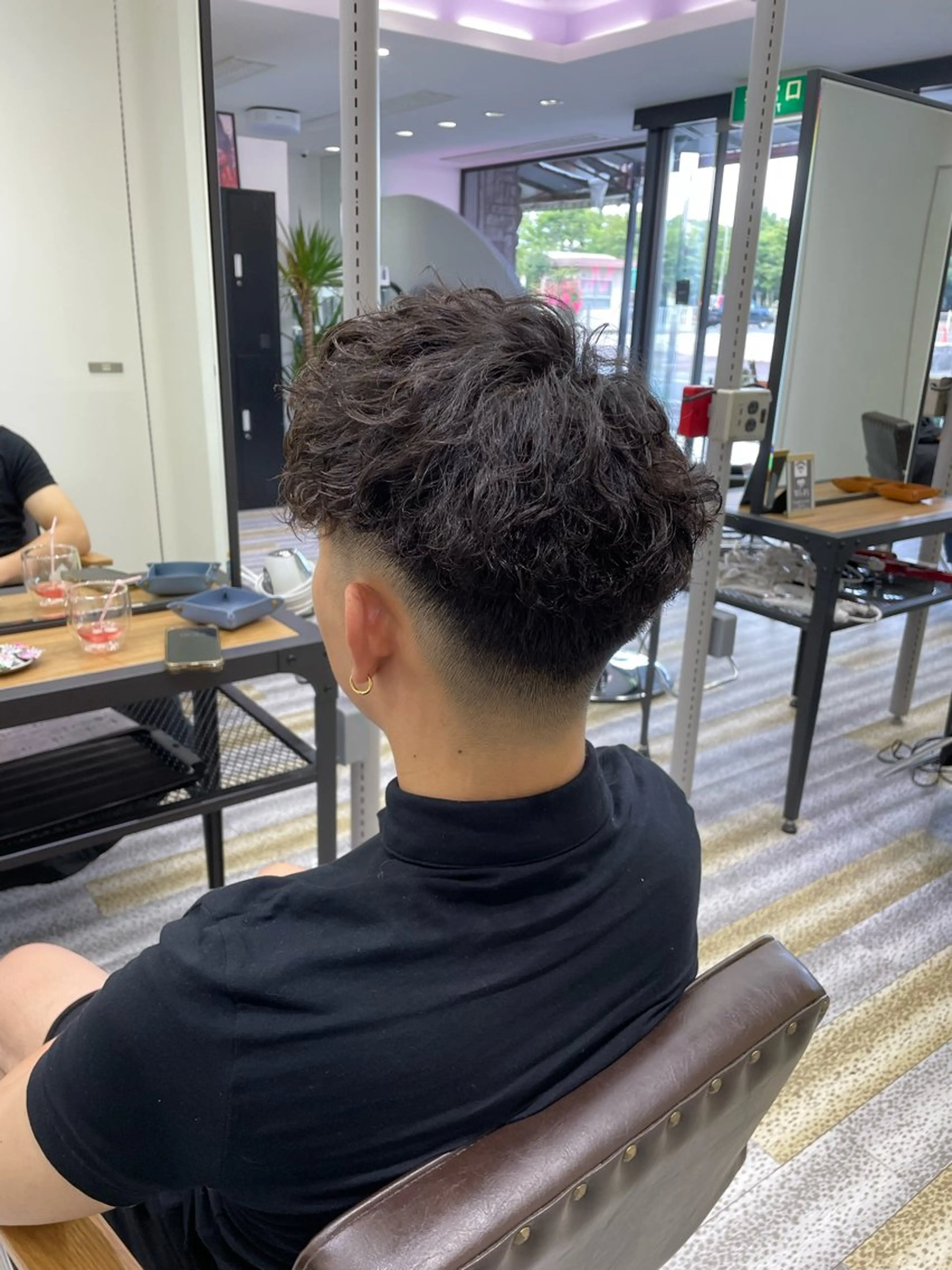 ショート パーマ メンズ スペインカール 刈り上げ 外国人風カラー カット パーマ 【メンズ特化】岩瀬 武【メンズパーマ】のヘアスタイル