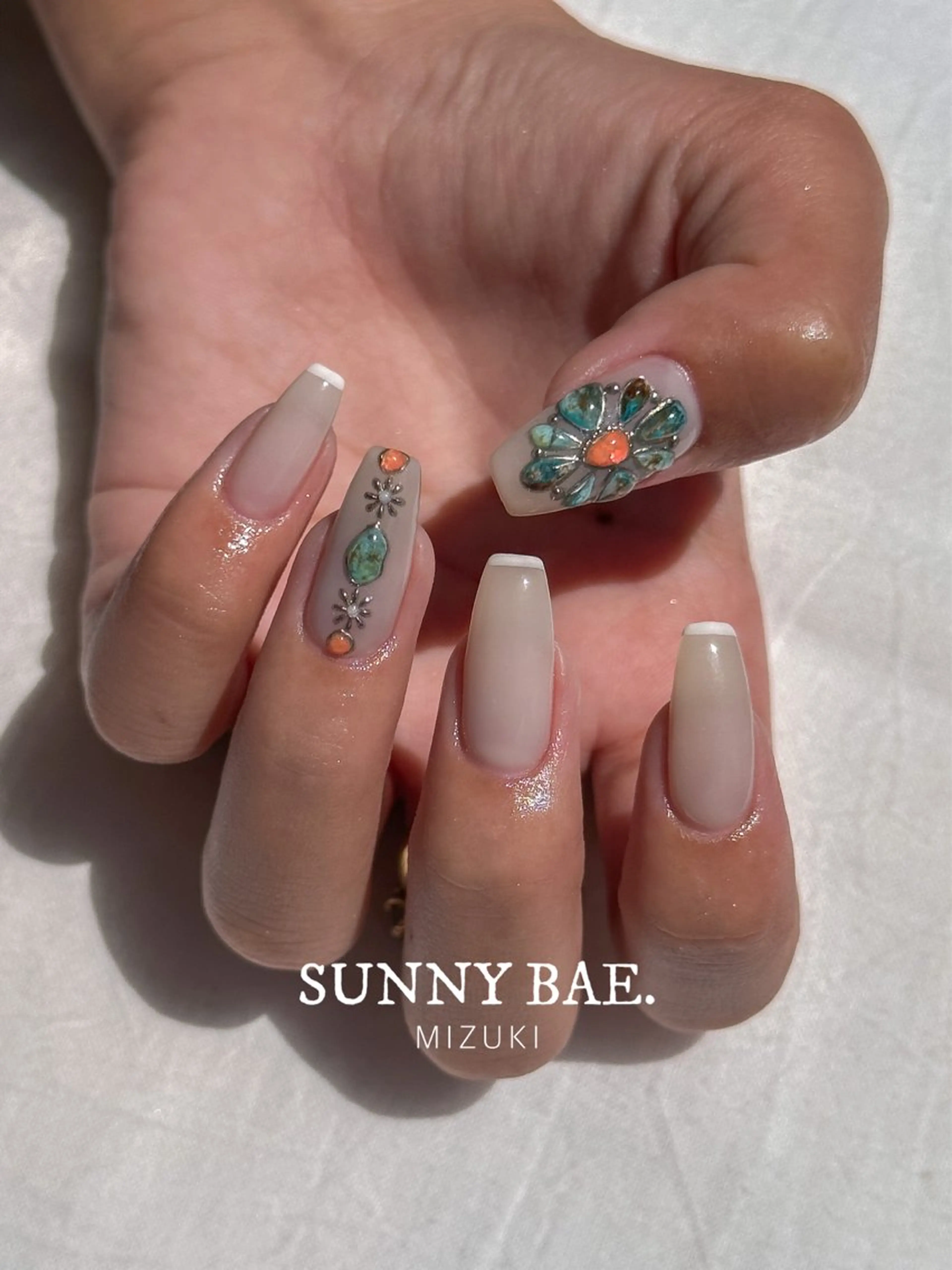 ネイル アートネイル フラワーネイル フレンチネイル 夏ネイル ハンドネイル SUNNY BAE. 🌼MIZUKIのネイルデザイン