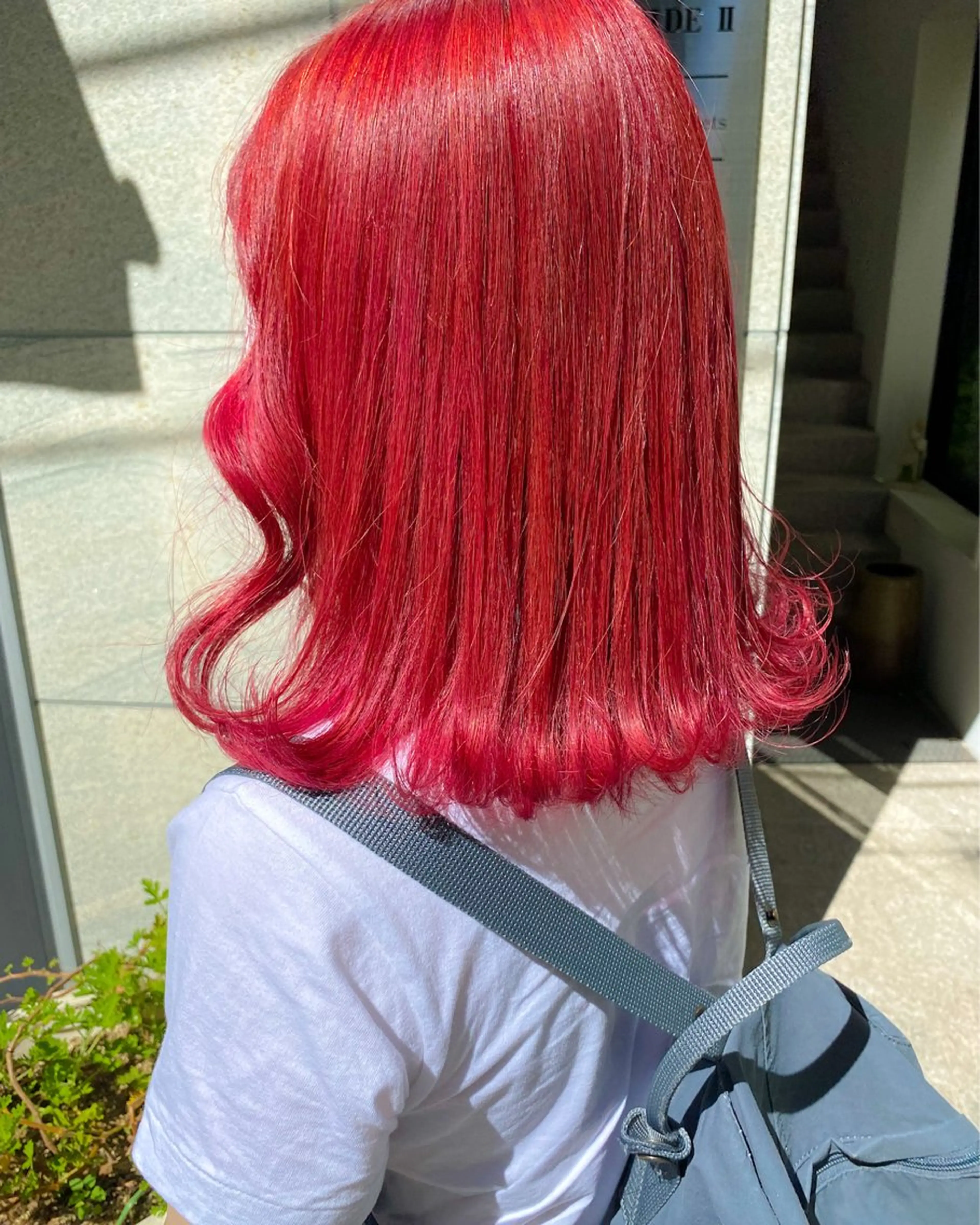 ミディアム カラー ブリーチ ボルドーカラー カシス ハイトーンカラー インナーカラー ヘアカラー Chérie所属・Chérie 渋谷/カラーサロンのヘアスタイル