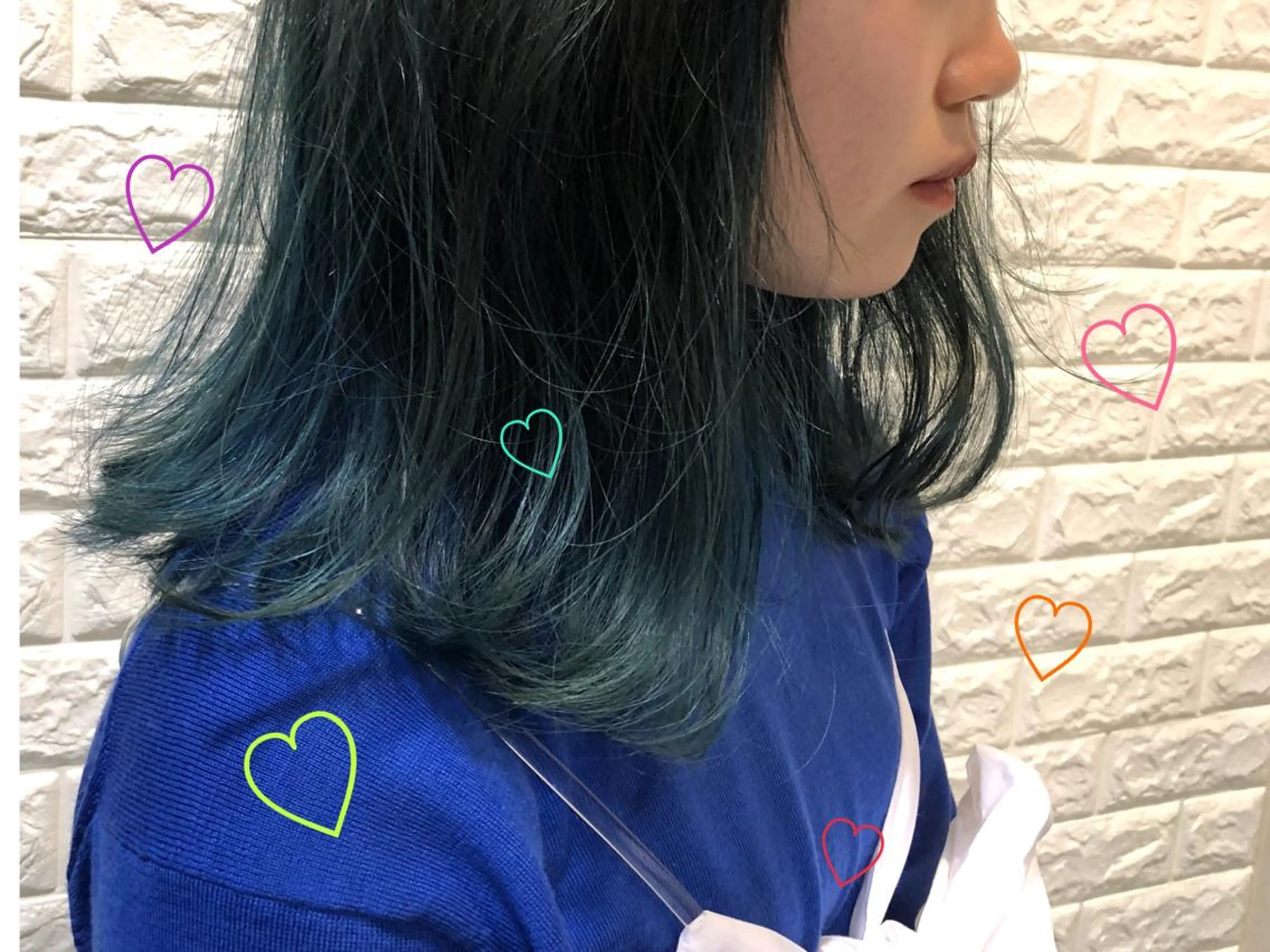 ミディアム カラー ブルーカラー グラデーションカラー 西本 夏美のヘアスタイル