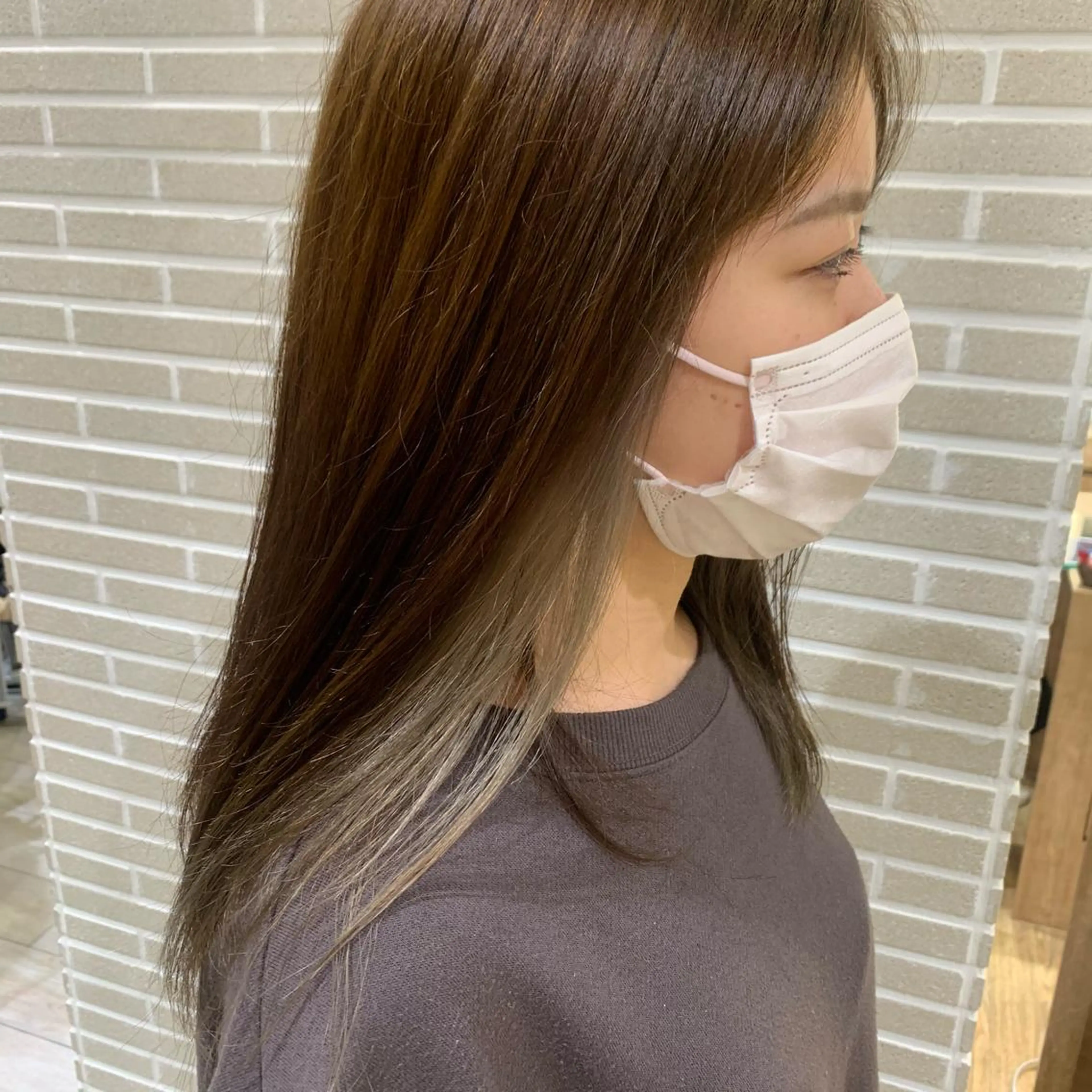セミロング amie三ノ宮所属・潟上 菜摘のヘアスタイル