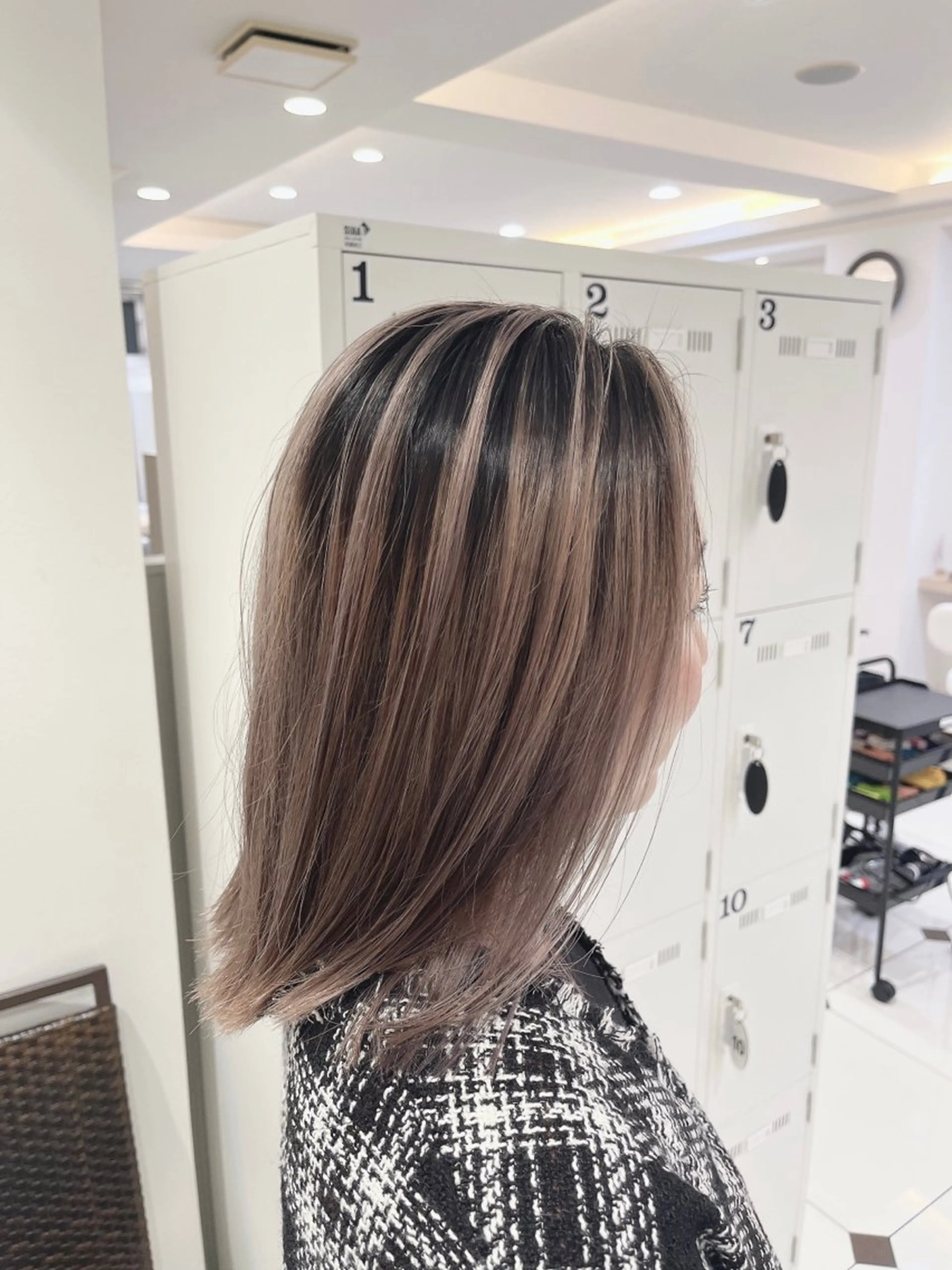 セミロング カラー バレイヤージュ ブリーチ レイヤーカット カット ヘアカラー カラー特化美容師 なかもと たつひろのヘアスタイル