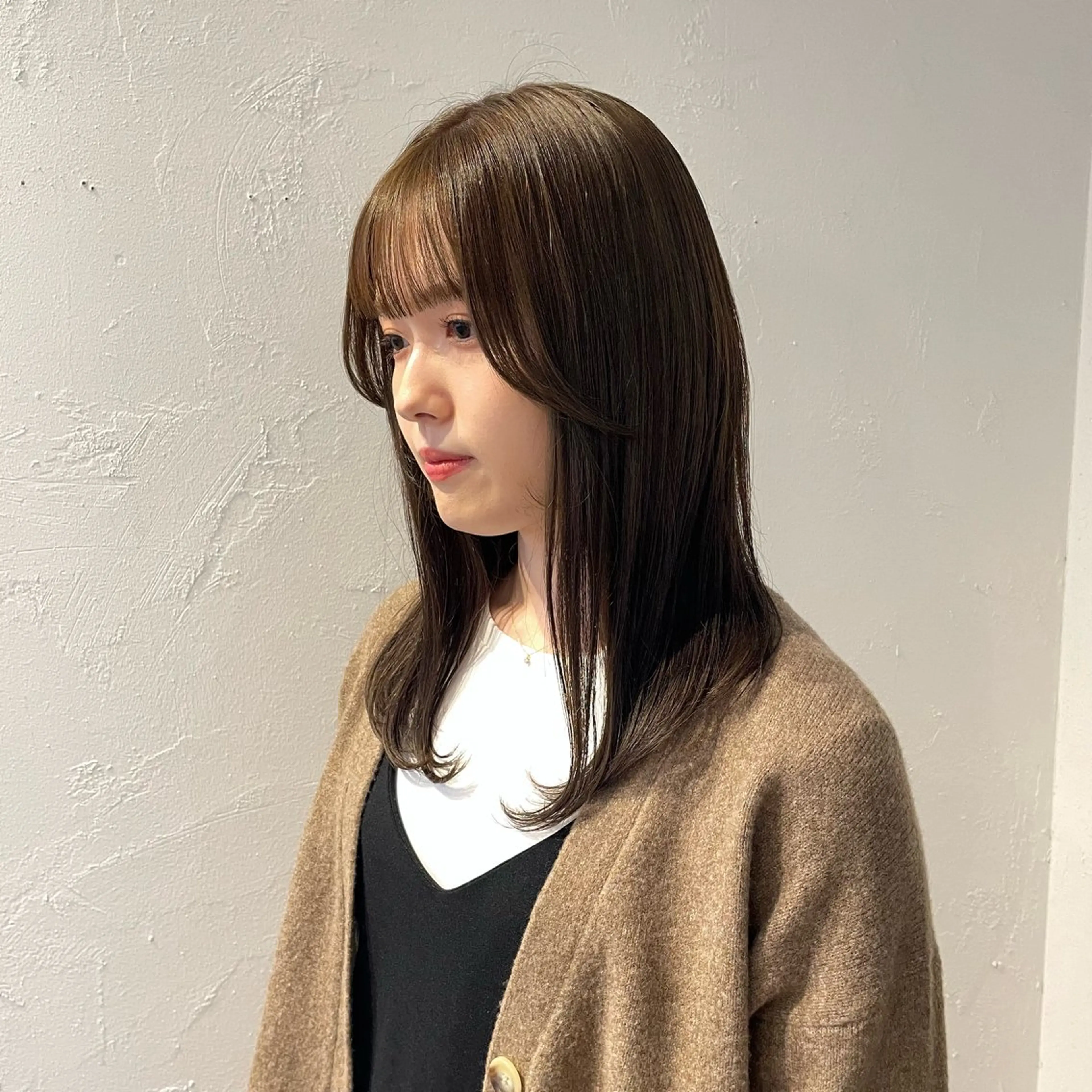 セミロング カラー ベージュカラー ヘアカラー mina / 透明感ベージュカラーのヘアスタイル