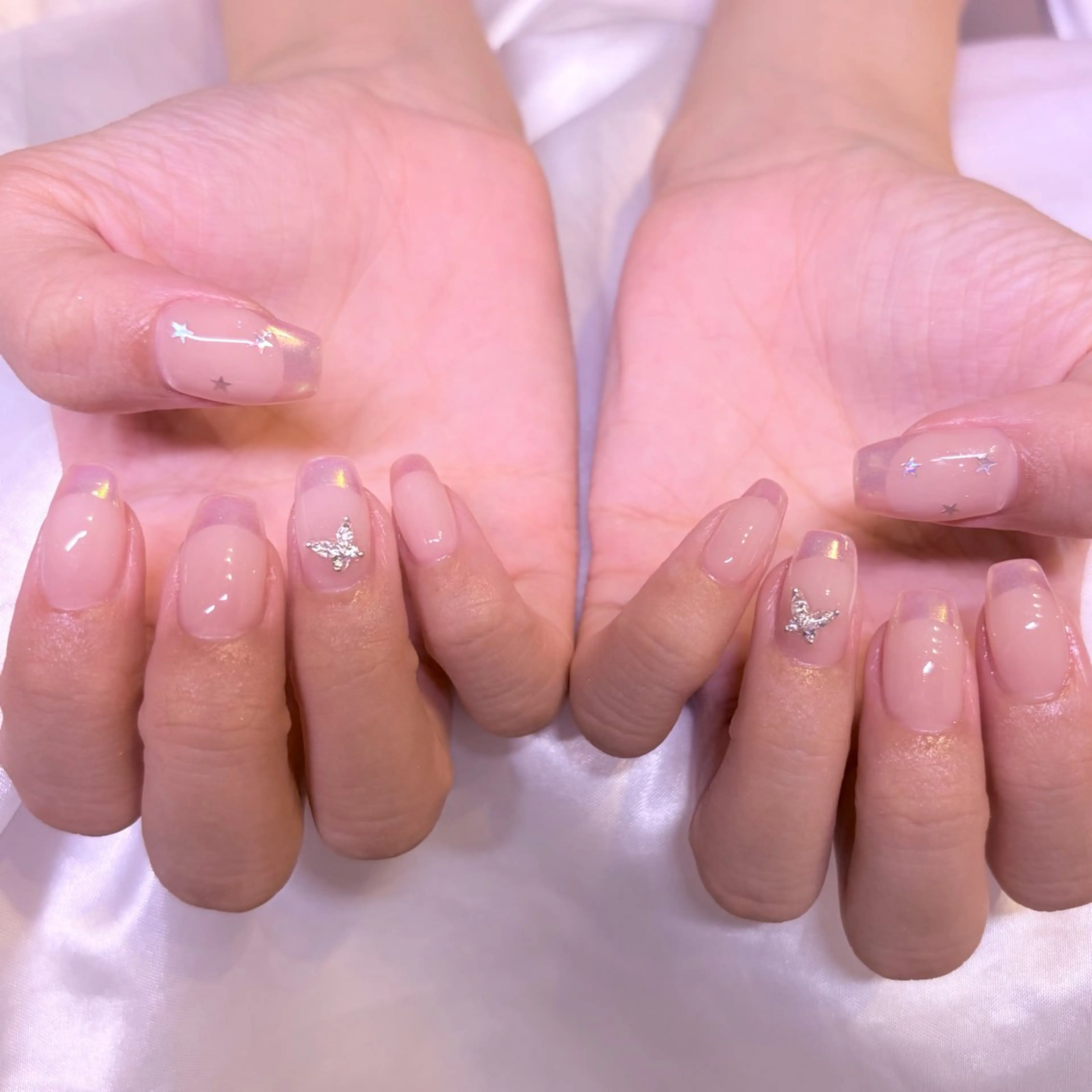 ネイル オーロラネイル フレンチネイル ハンドネイル nail salon e'mu💐のネイルデザイン