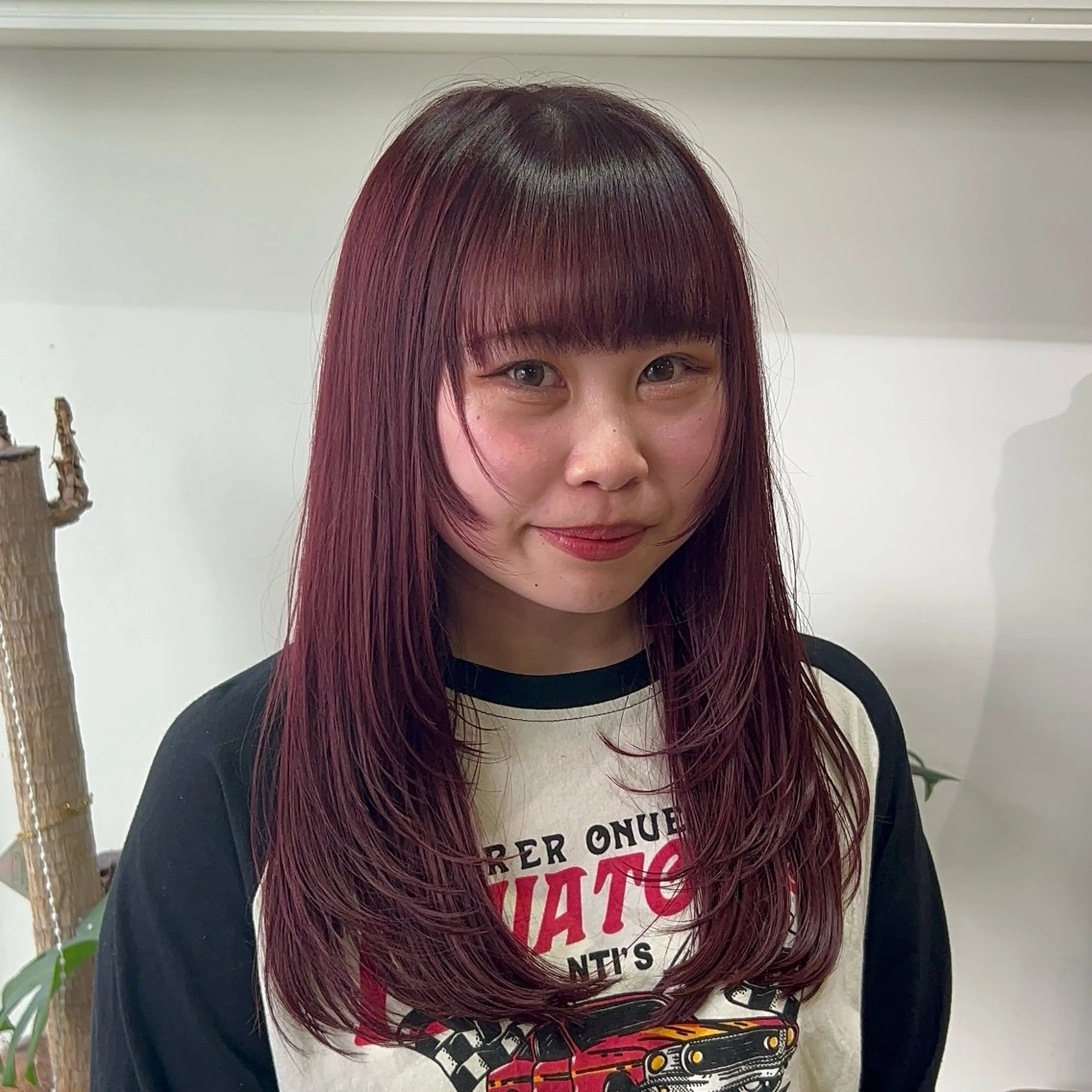 ロング カラー レッドカラー 顔まわりレイヤー 顔周りカット レイヤーカット オカベ ショウマのヘアスタイル