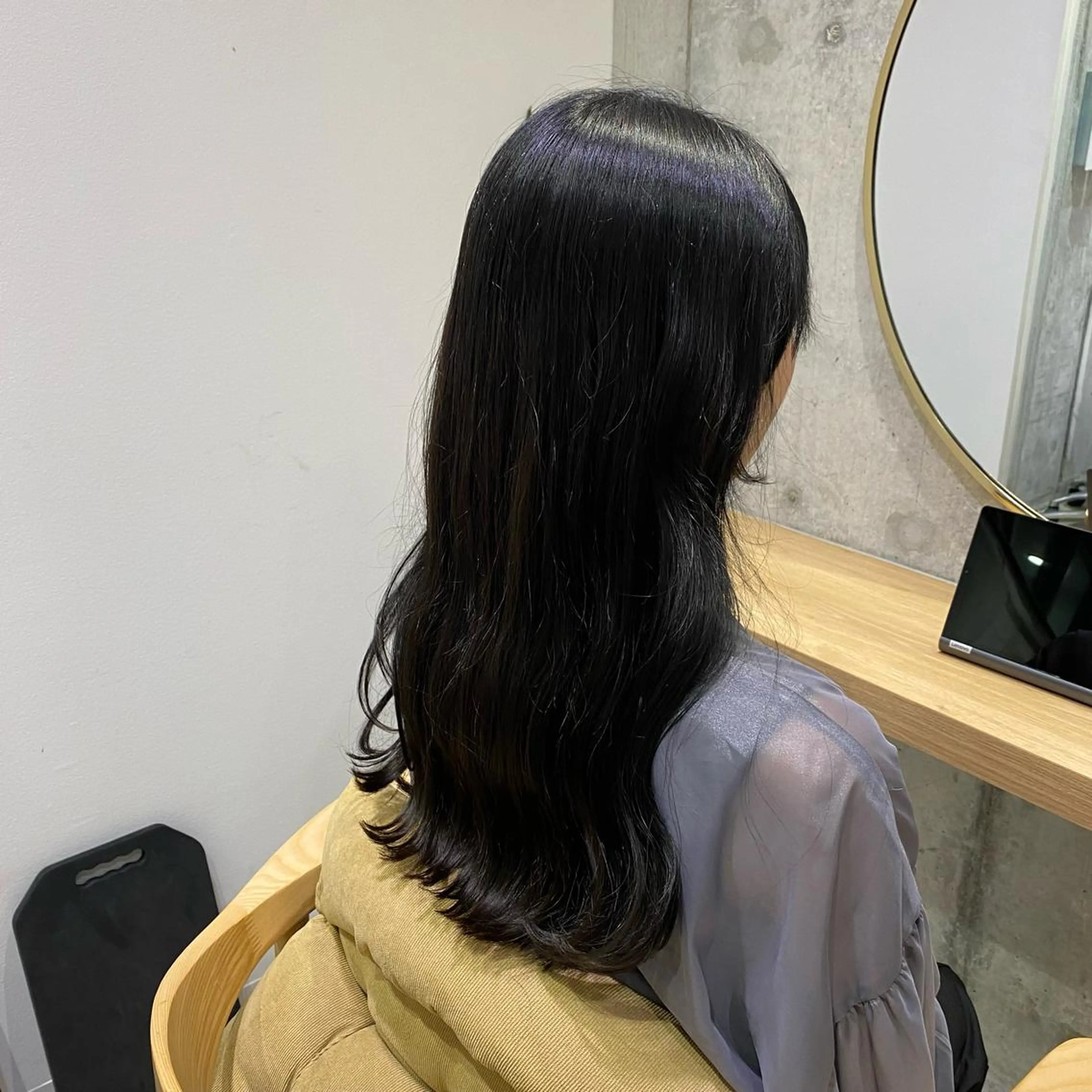 ロング fumi🪞血色感 アップ艶カラーのヘアスタイル