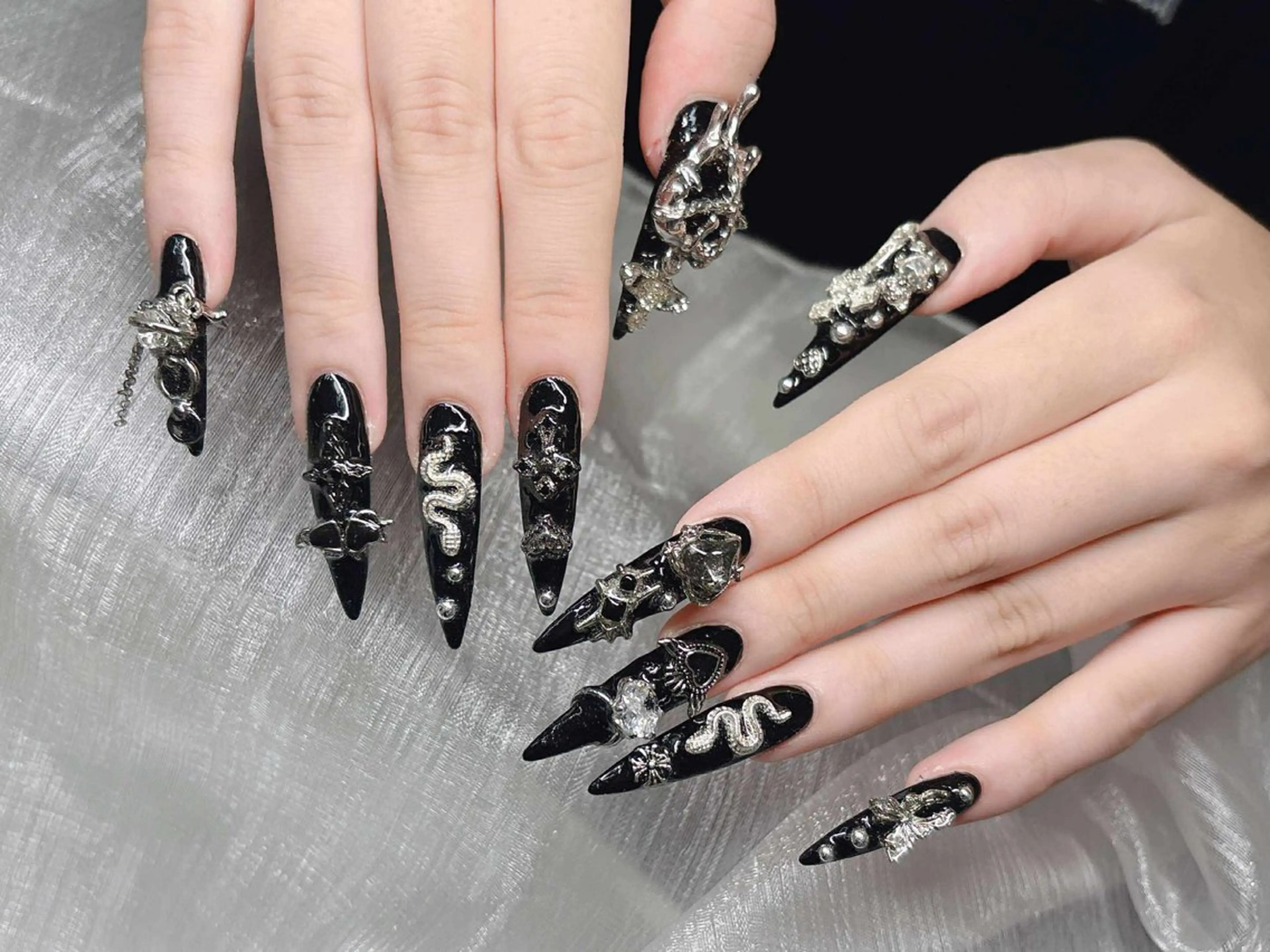 ネイル 長さ出し グラデーション 卒業式 キラキラネイル マグネットネイル ハンドネイル Lee Nailsのネイルデザイン