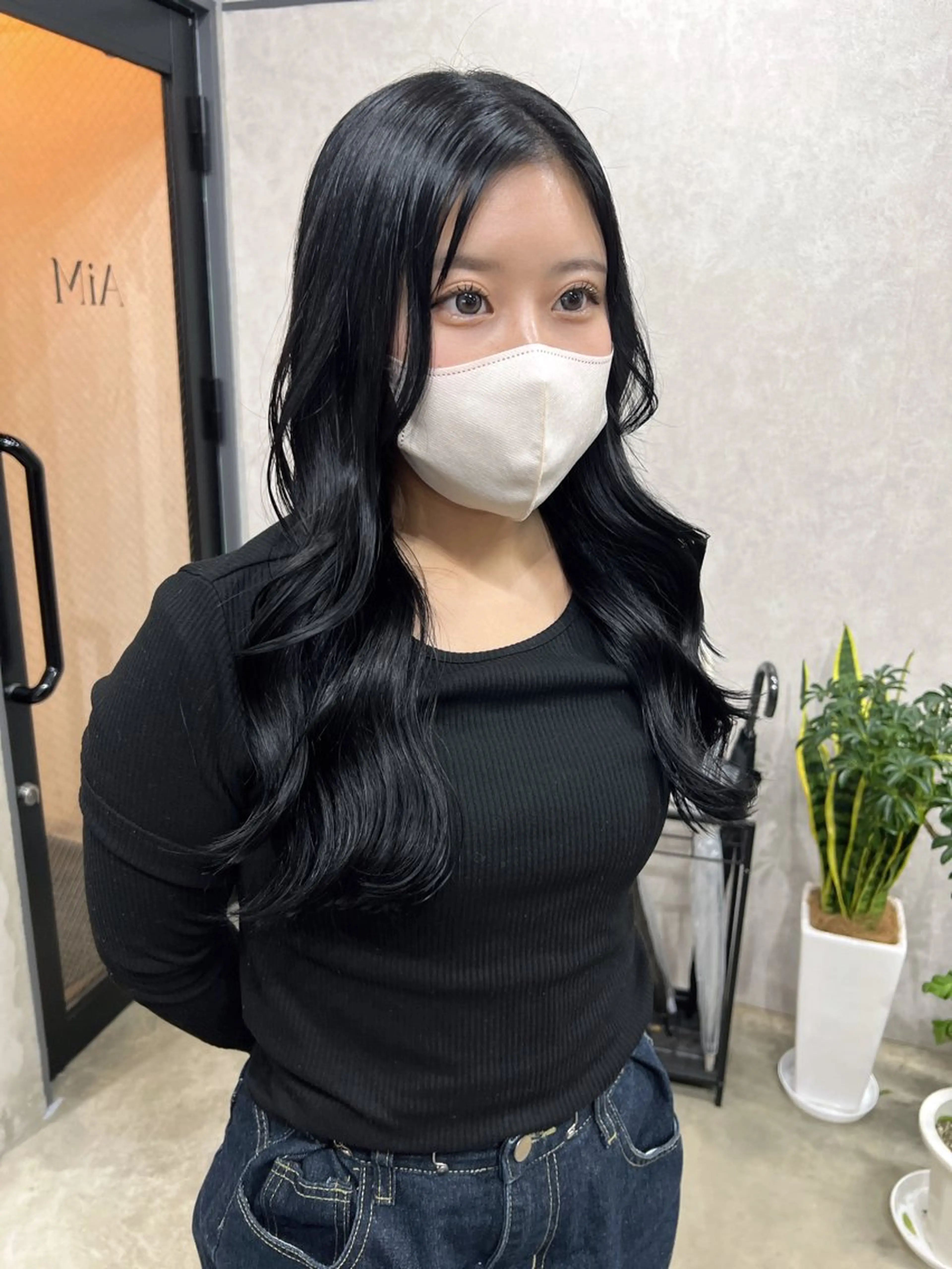ロング カラー 黒髪 ブルーカラー ブルーブラック カット ヘアカラー ユ イのヘアスタイル