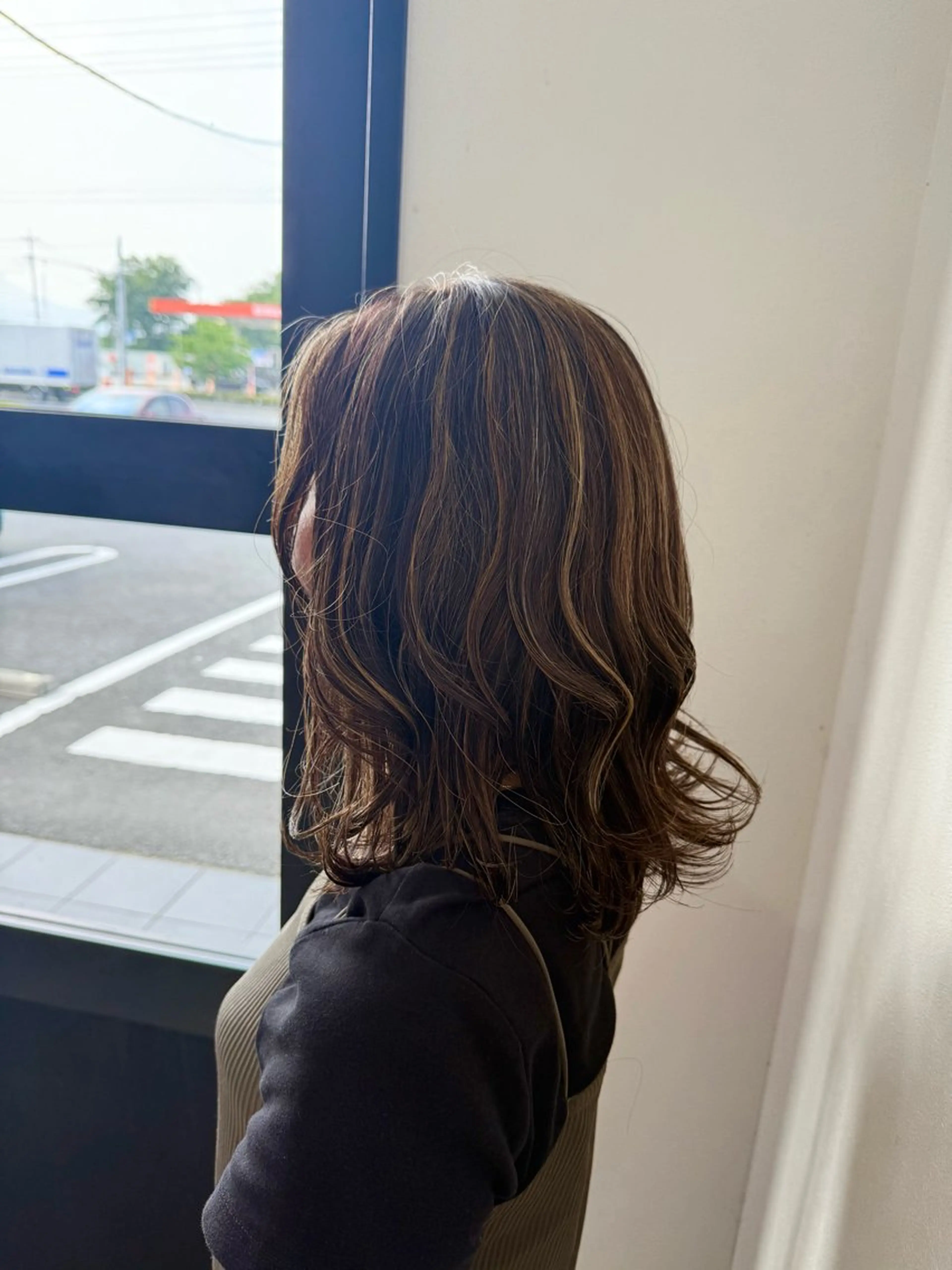 カラー 抜きっぱなしブロンド ハイライトカラー ヘアカラー 齊藤 美有のヘアスタイル