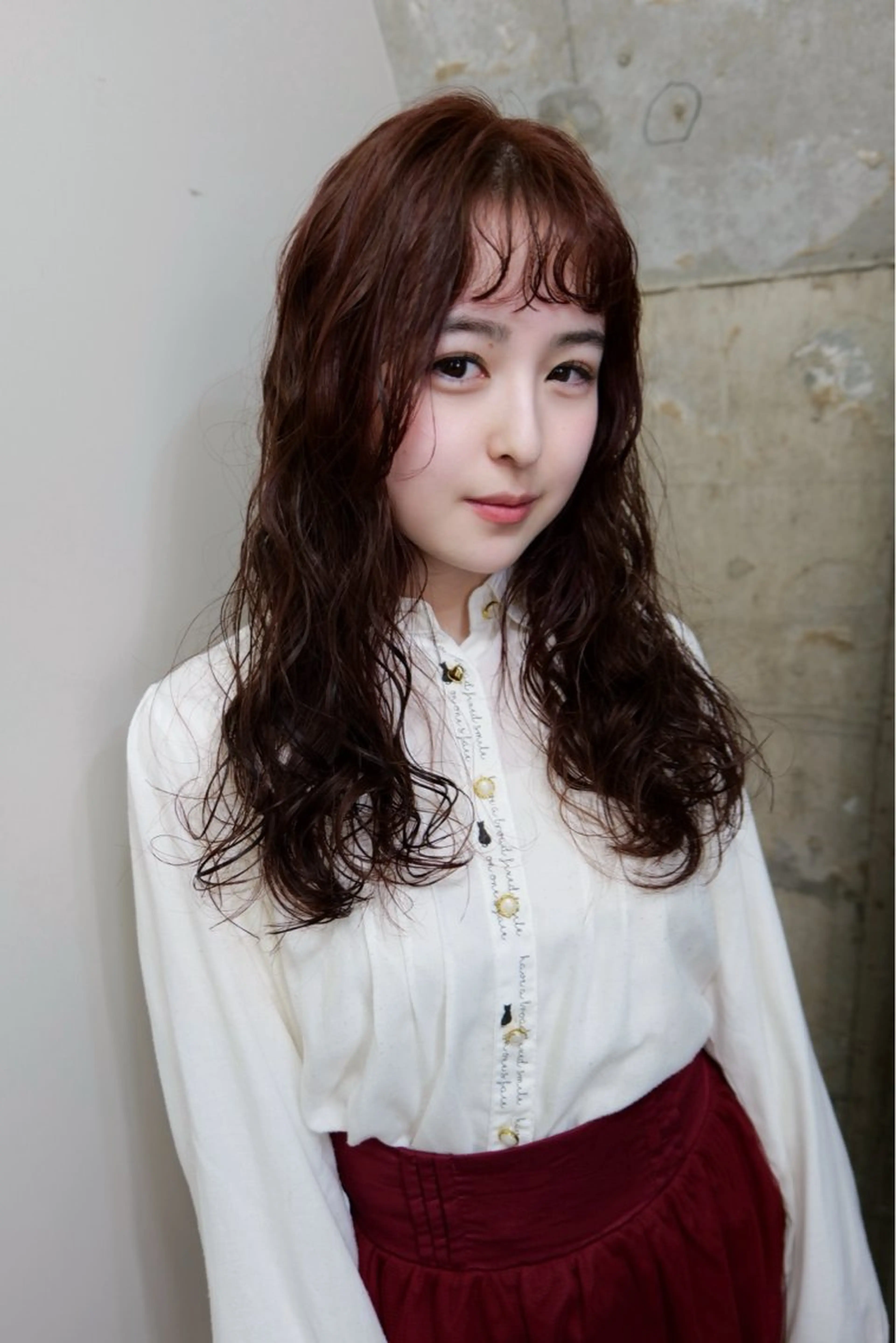 ロング カラー パーマ スパイラルパーマ 𝙱𝙻𝙴𝙽 𝚋𝚢 𝚍𝚘𝚝.所属・🤍BLEN 窓🤍のヘアスタイル