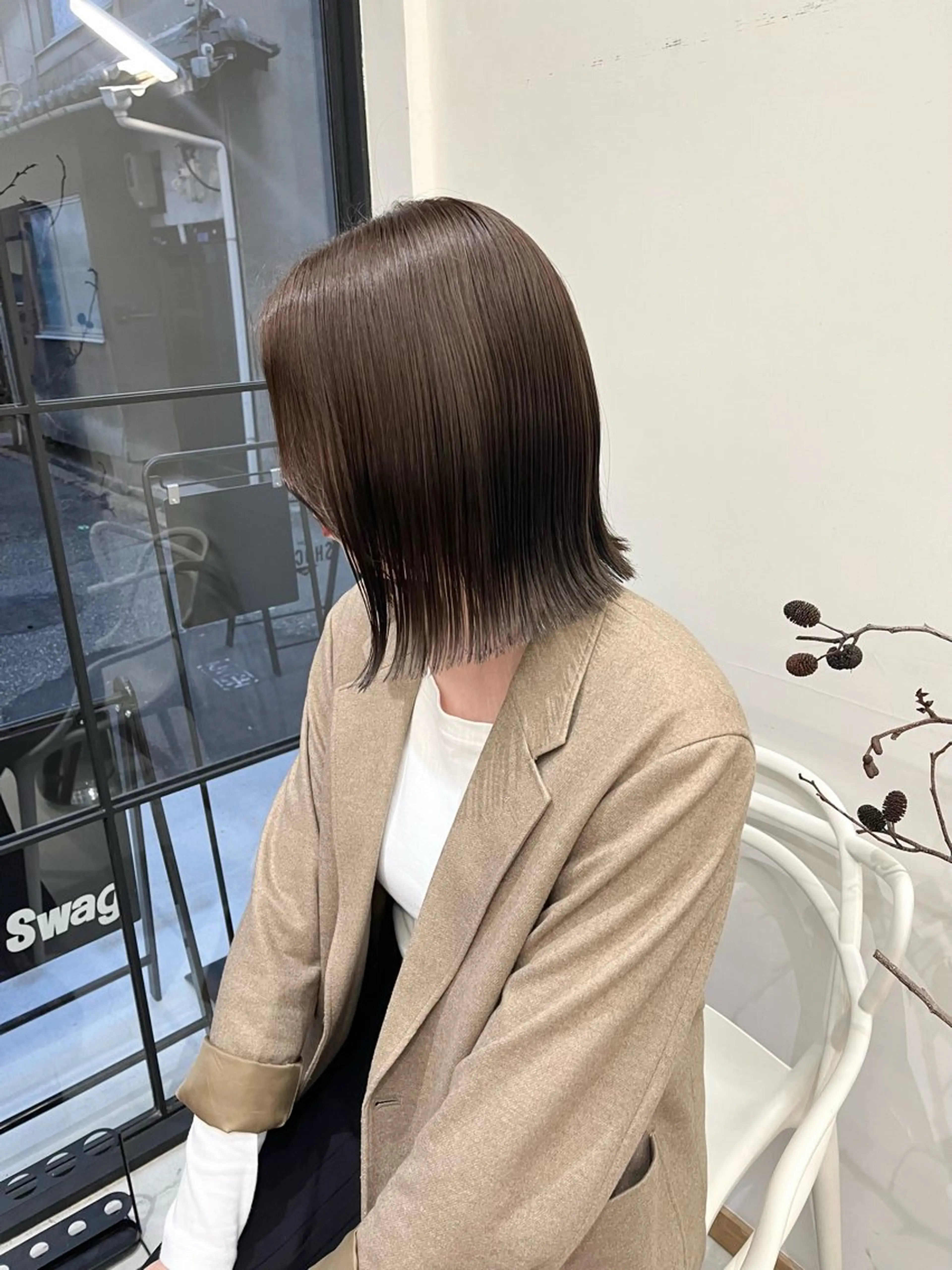 ショート カラー ヘアアレンジ ブリーチ ダブルカラー グレージュ ブリーチなしカラー オリーブグレージュ カット ヘアカラー トリートメント ena/ブリーチなし 暖色・ベージュ🎀のヘアスタイル