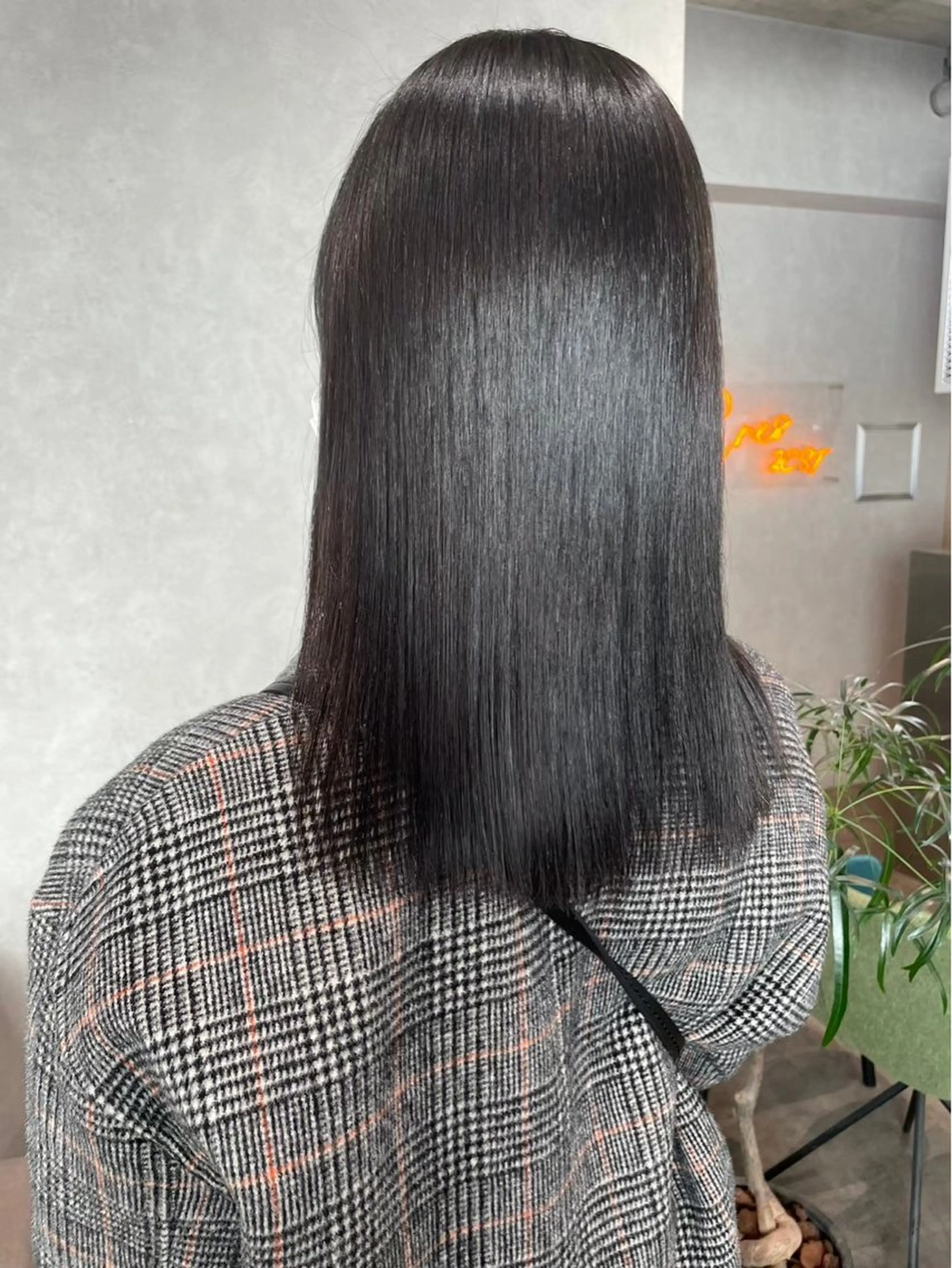 ミディアム カラー ヘアアレンジ 切りっぱなしボブ ブリーチ ダブルカラー イヤリングカラー ハイライトカラー 🩵 iona 🩵のヘアスタイル