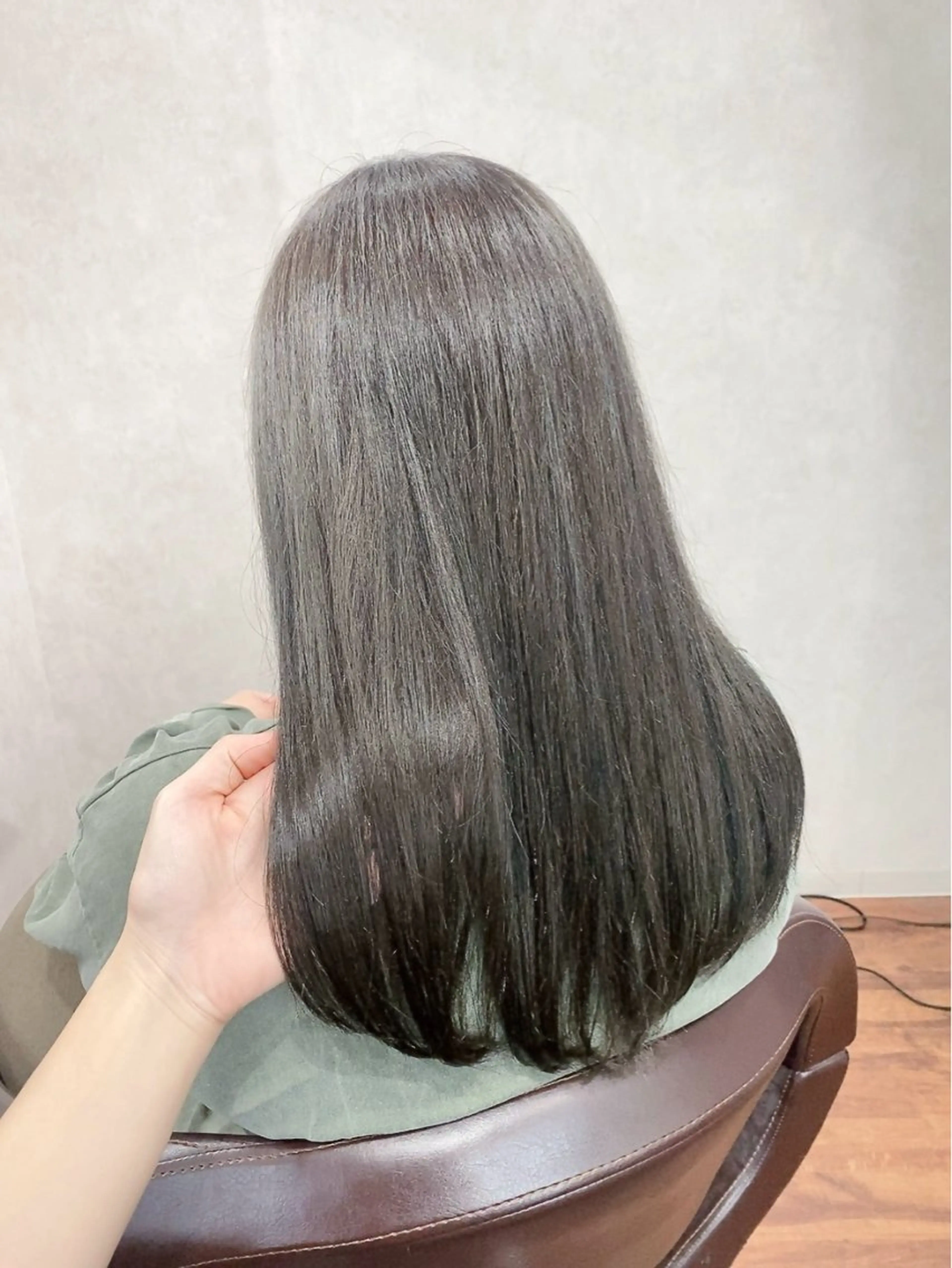 ロング カット ヘアカラー トリートメント _White所属・ＳＨＩ ＺＵのヘアスタイル