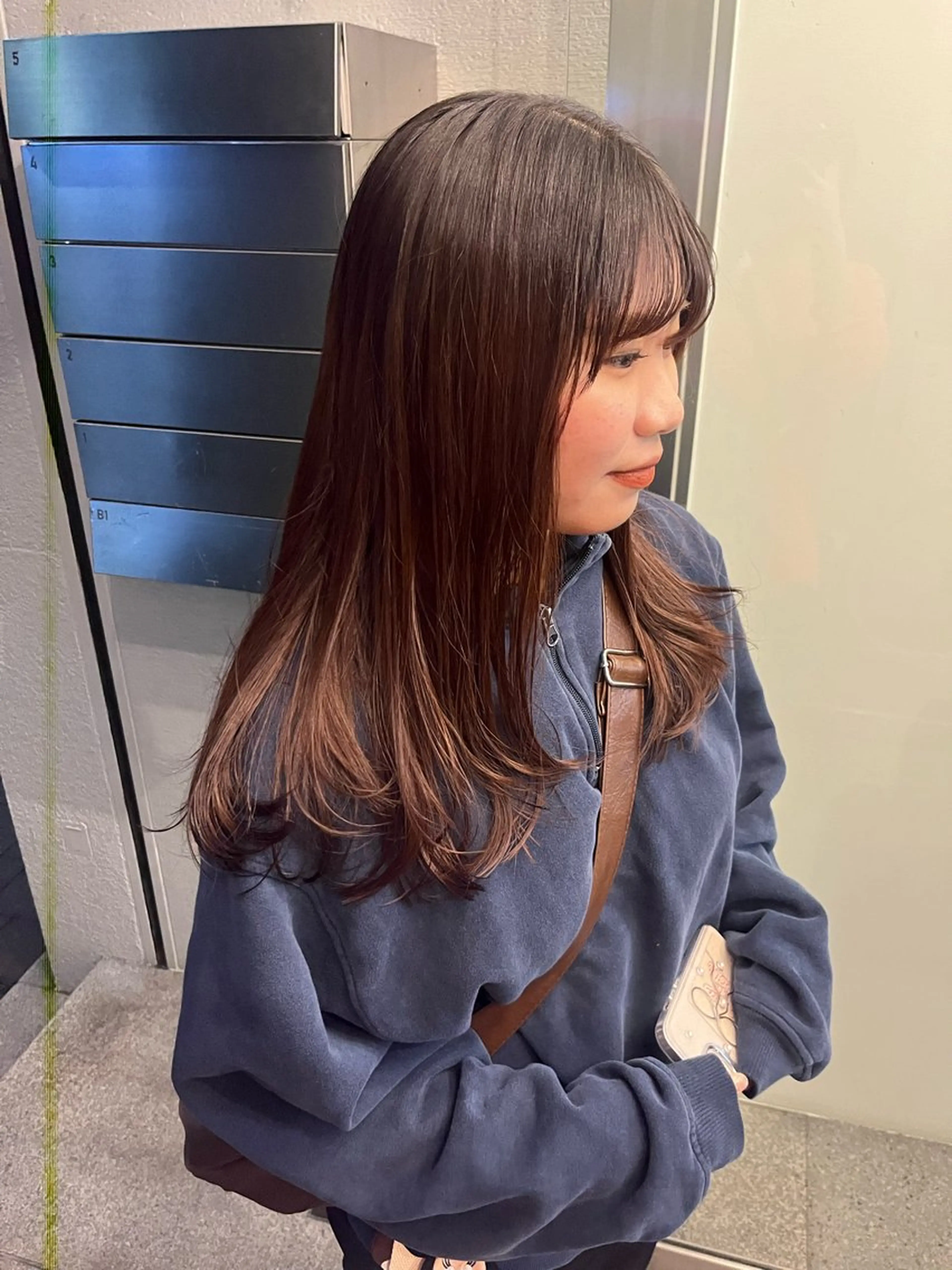 セミロング レイヤーカット e･n･u烏丸所属・やまのうち もえのヘアスタイル