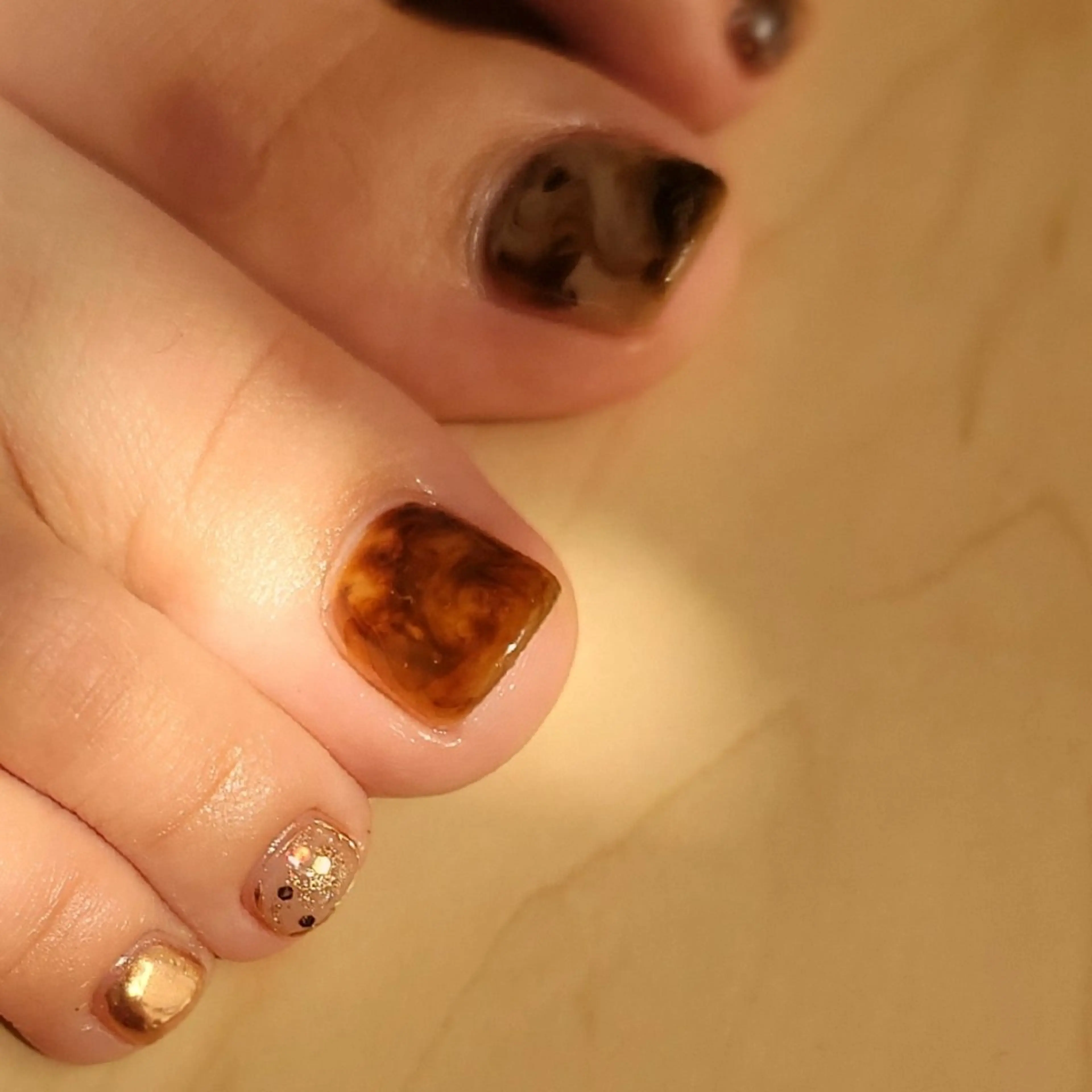 ネイル べっ甲ネイル 🌲🌳🚪iiit o🌲🌳🌲のネイルデザイン