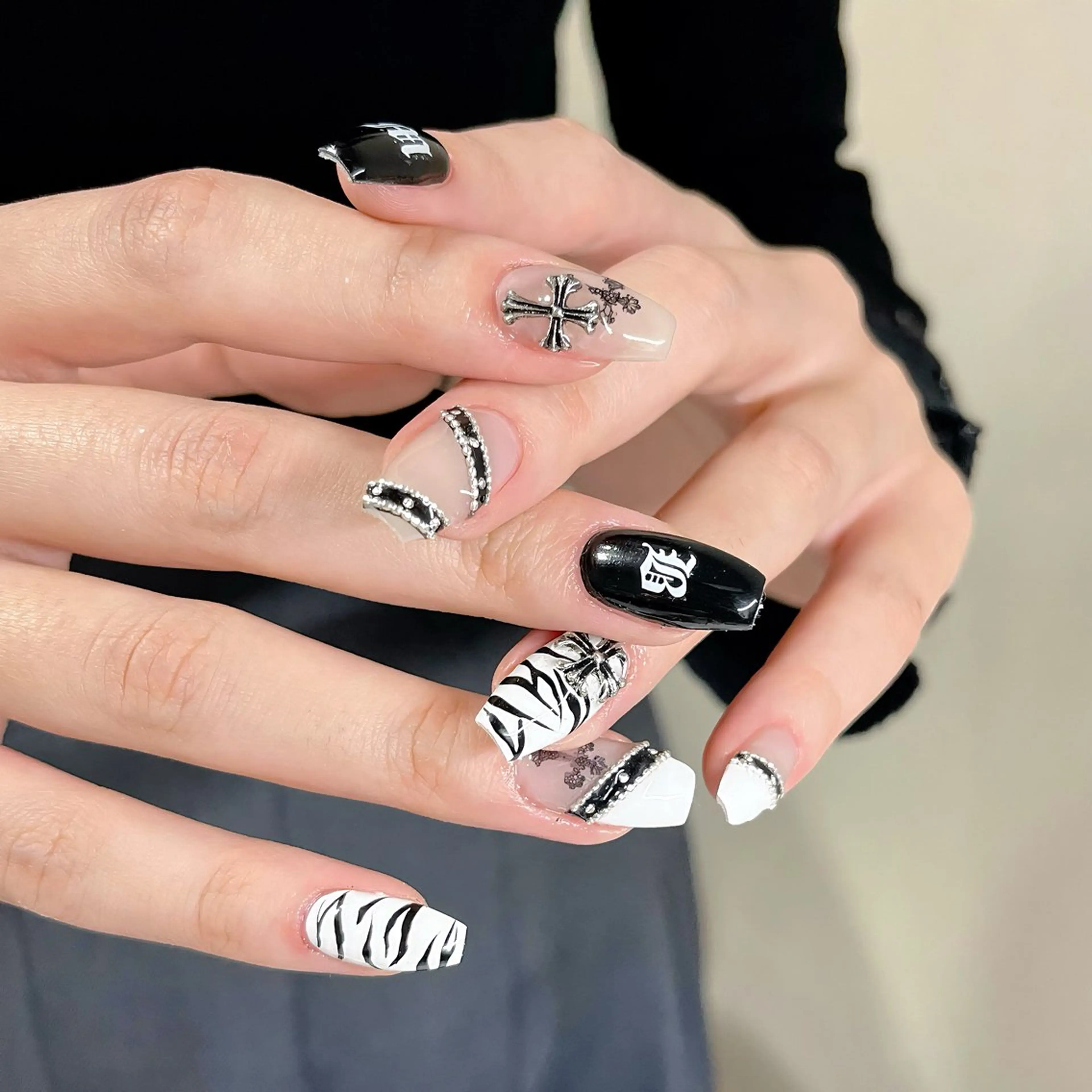 ネイル 水色 マグネットネイル ミラーネイル ワンカラーネイル バレンタイン ハンドネイル 🫧OPELIA NAIL渋谷🫧のネイルデザイン