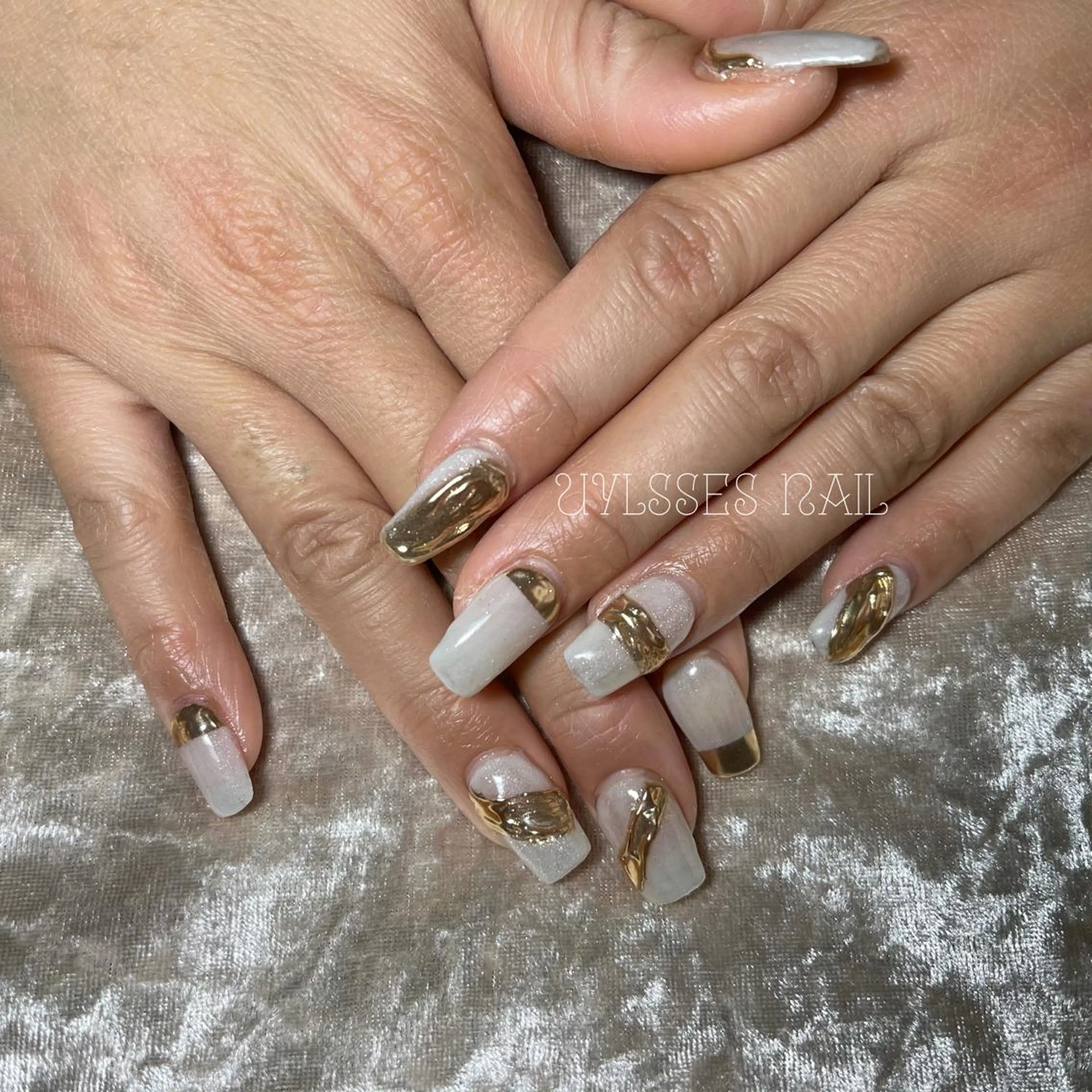 ネイル マグネットネイル ミラーネイル ホワイト nail salon uylssesのネイルデザイン