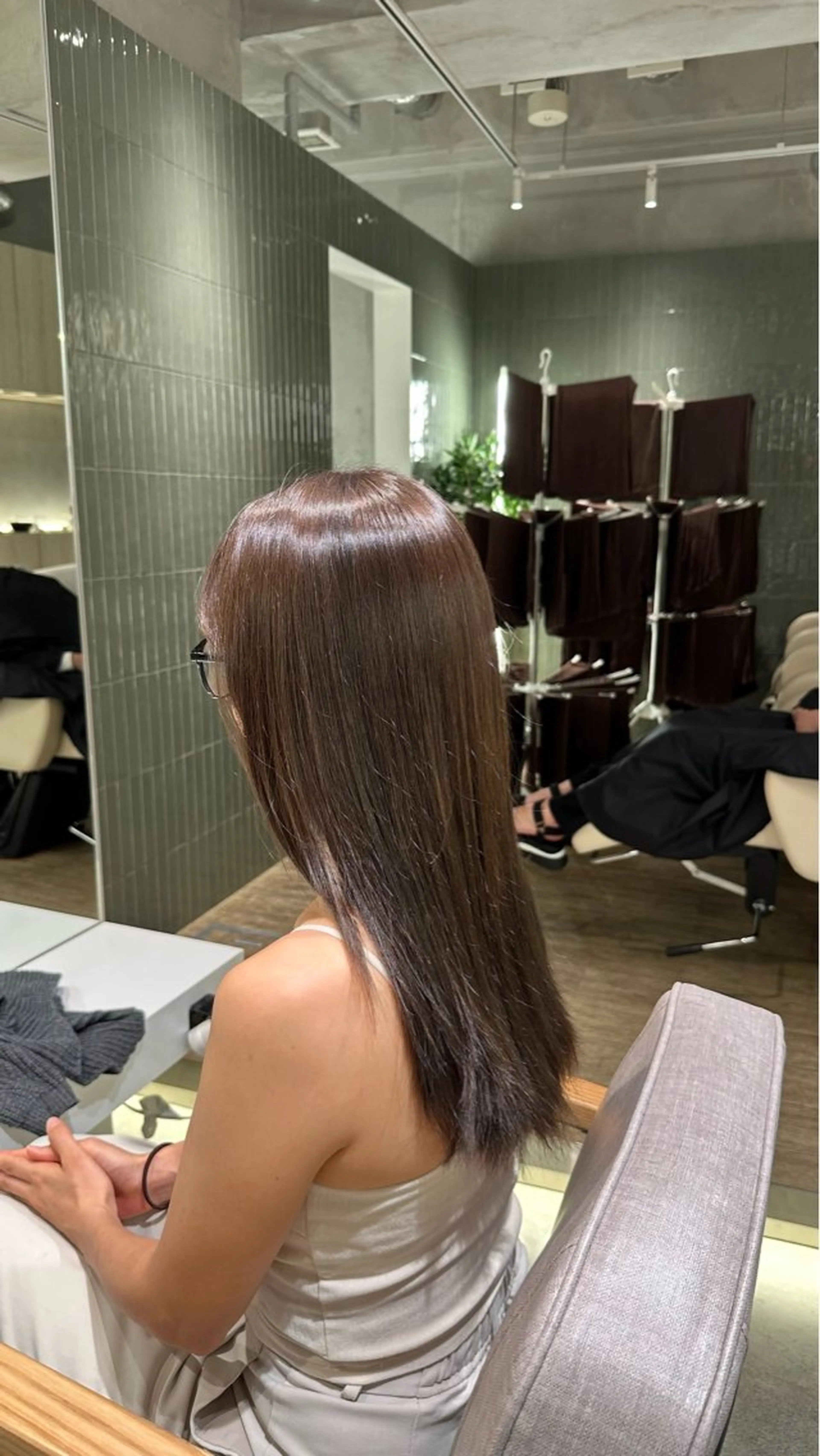 セミロング ヘアカラー 新屋敷 拓大のヘアスタイル