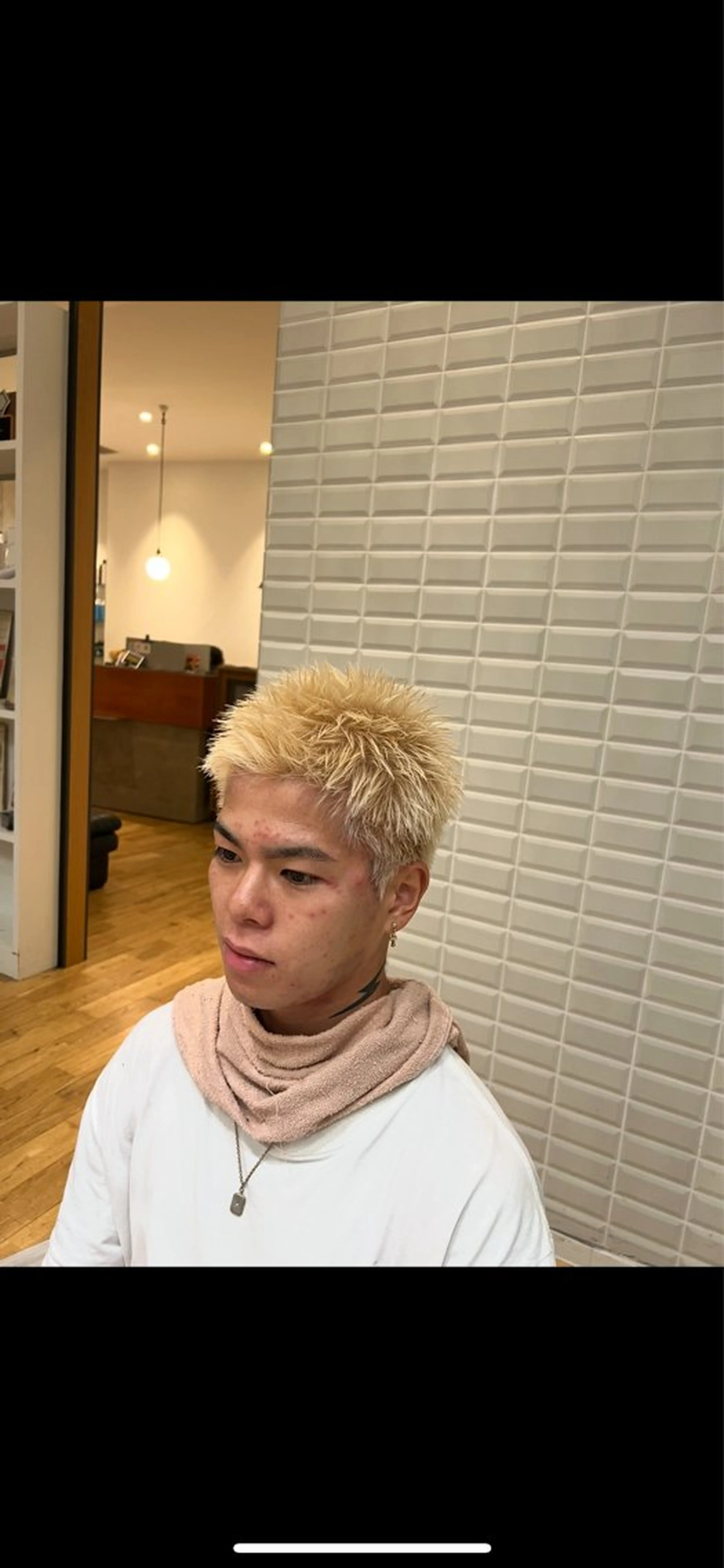 ショート メンズ メンズブリーチ スパイキーショート ショートヘア ヘアカラー LUAU LOUGH 【ルアウラフ】所属・カワニシ カイチのヘアスタイル