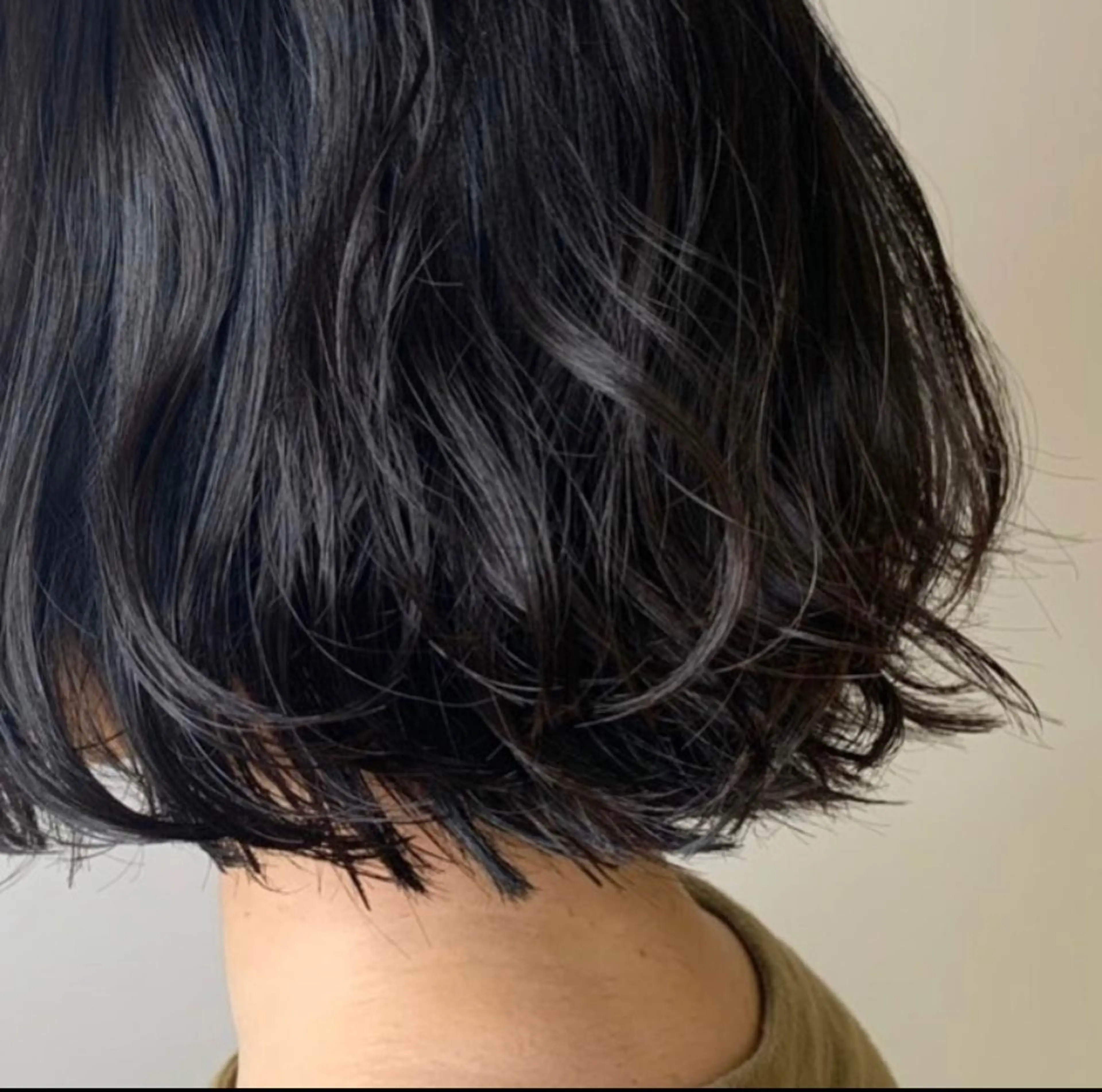 ショート カラー パーマ 小森 衣純のヘアスタイル