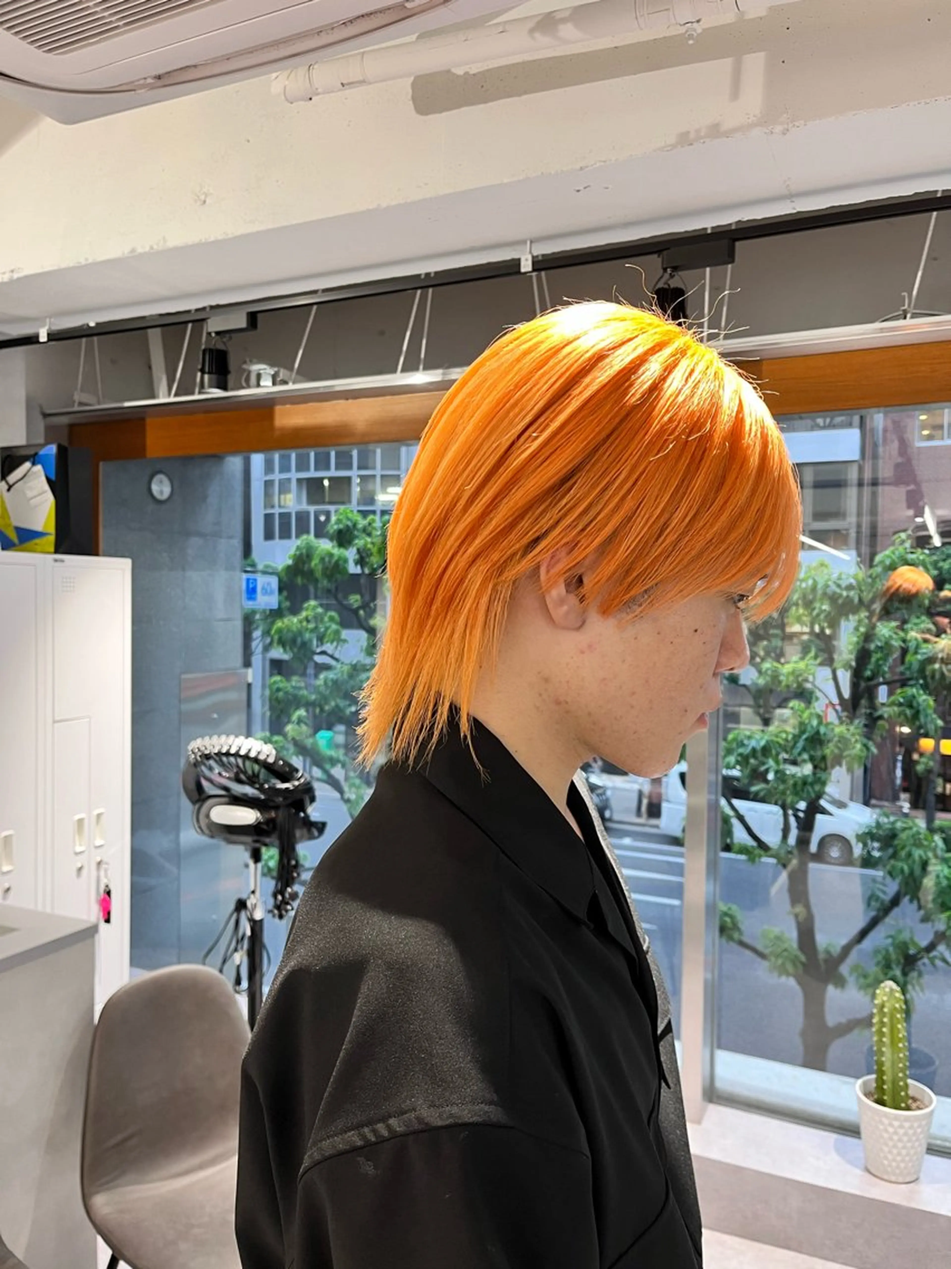 ショート カラー メンズ 前下がりボブ メンズハイトーン メンズインナーカラー デザインカラー ダブルカラー デザインカラー 小西勇次のヘアスタイル