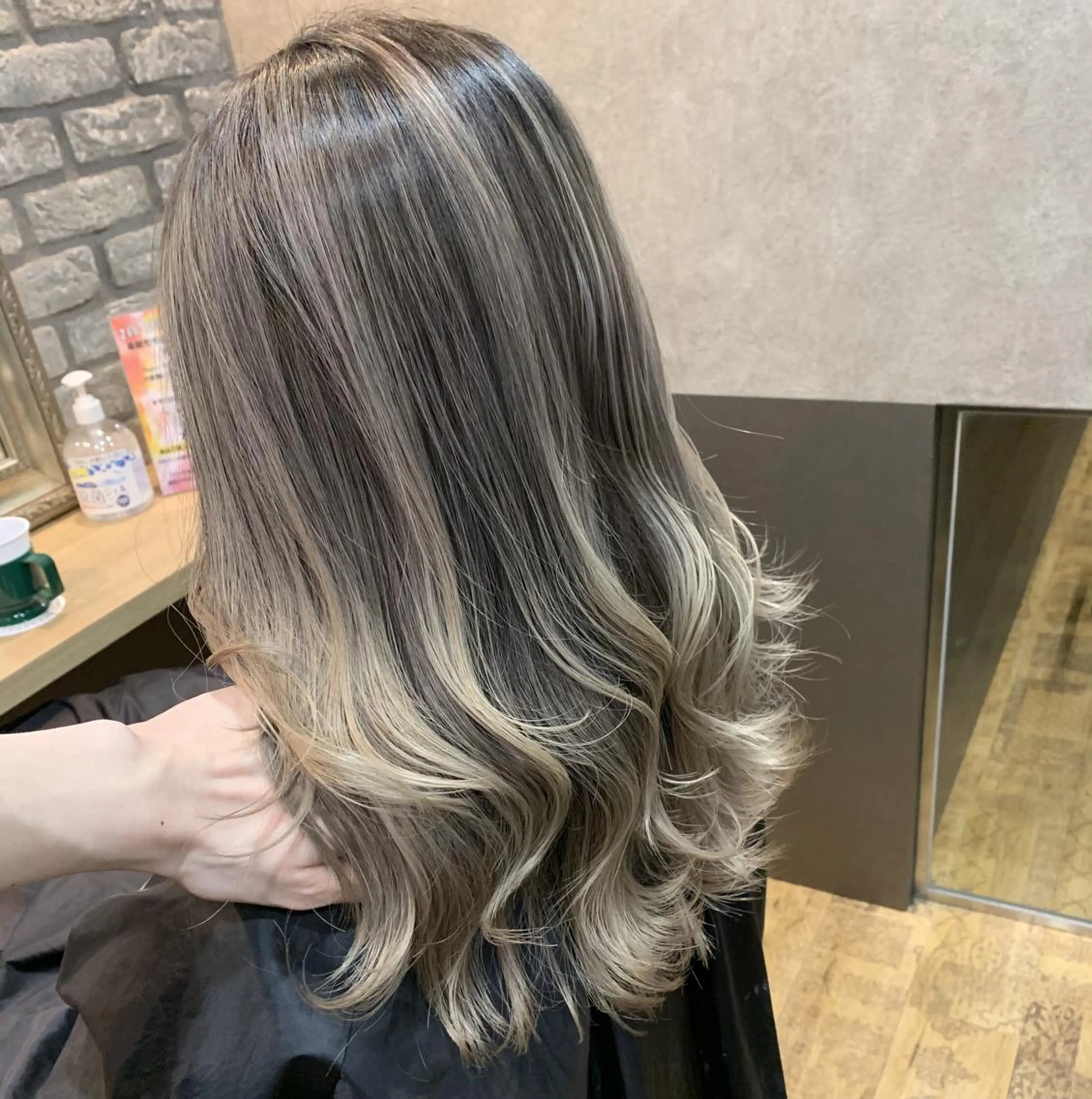 カラー セミロング 西中エリアNo.1✨ 髪質改善ラビマーニのヘアスタイル