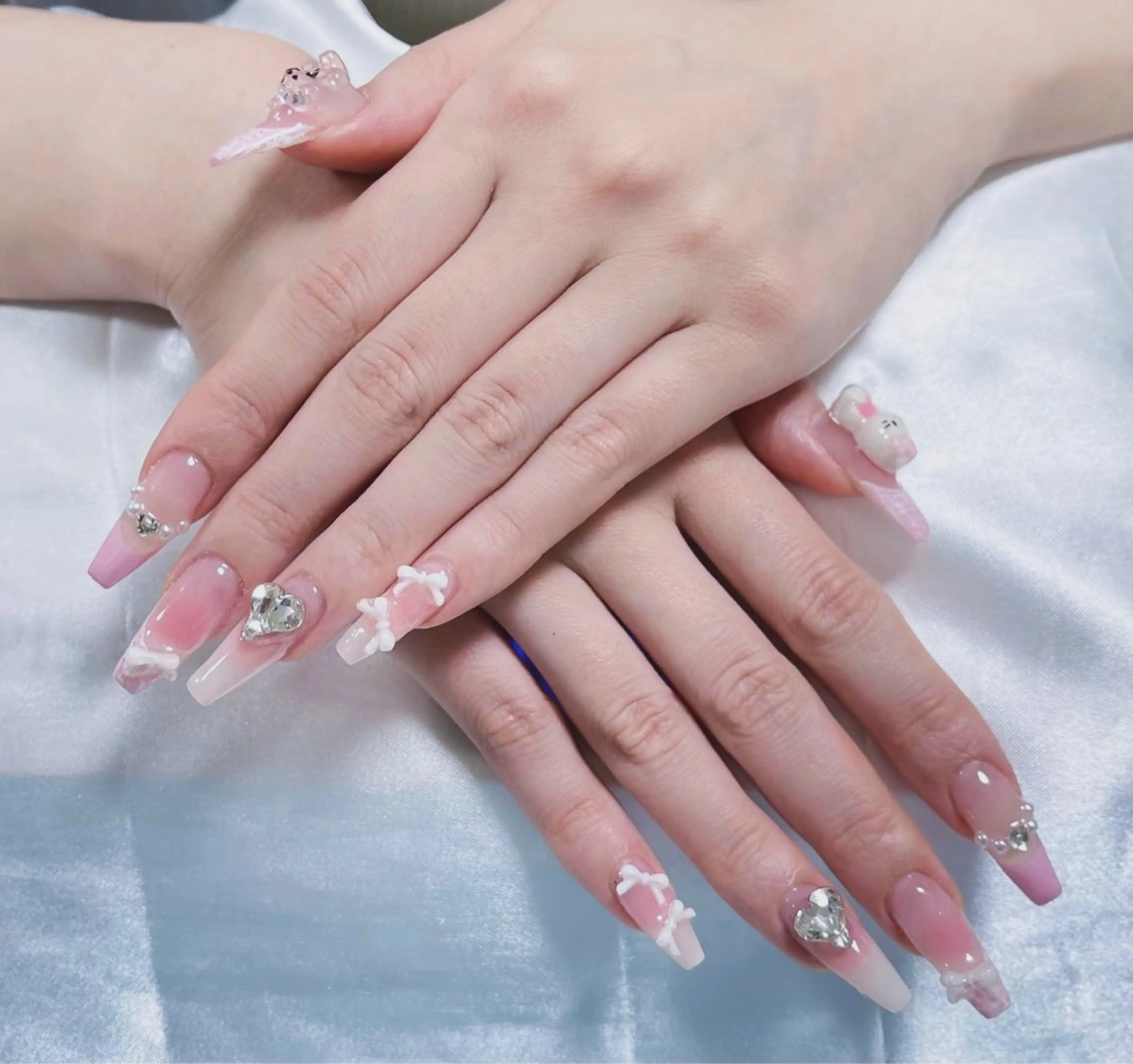 ネイル フットネイル ジェルネイル 韓国ネイル マグネットネイル 持ち込み ハンドネイル Akiko ネイルサロン所属・AKIKO ネイルサロンのネイルデザイン