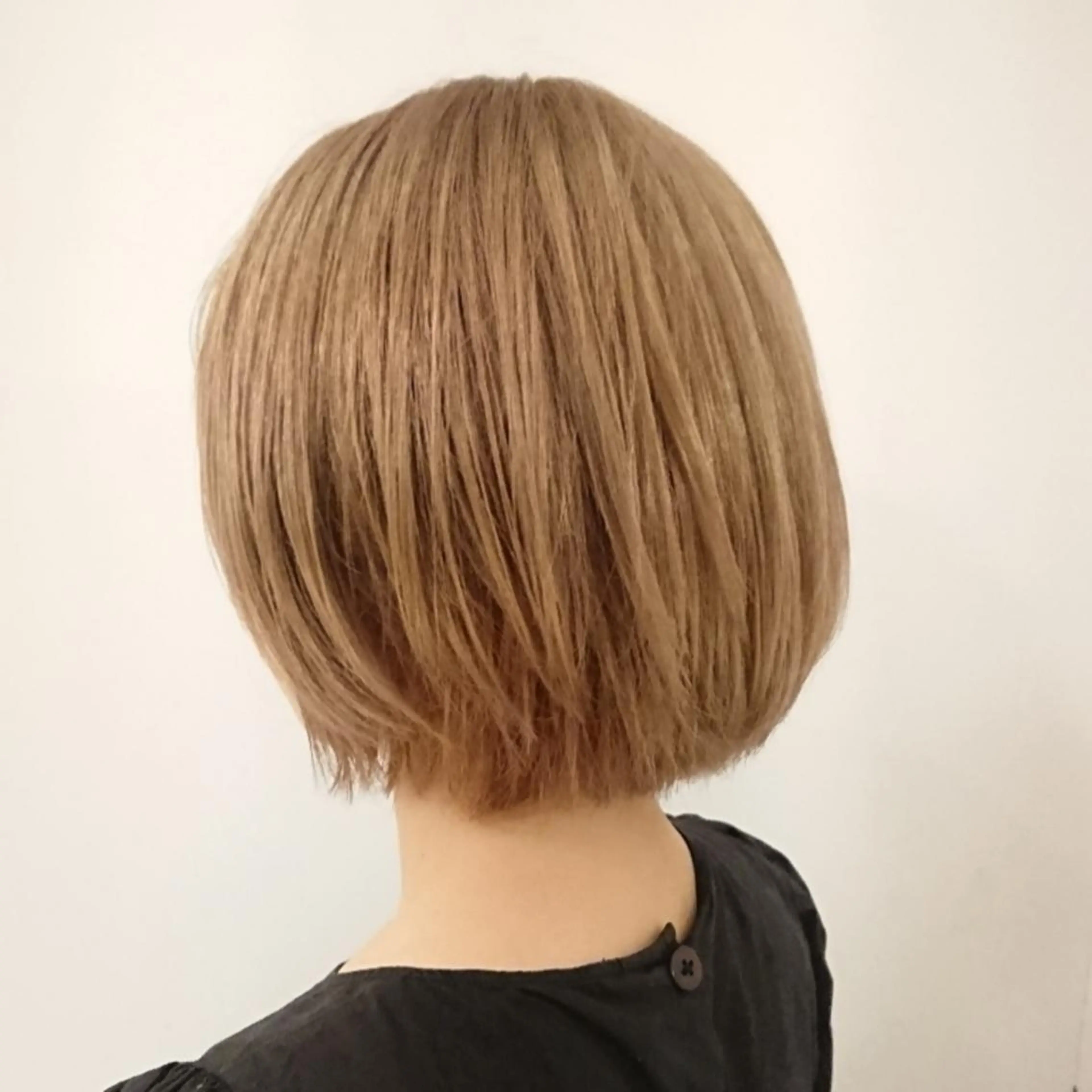 ショート カラー 坪井 佑美のヘアスタイル