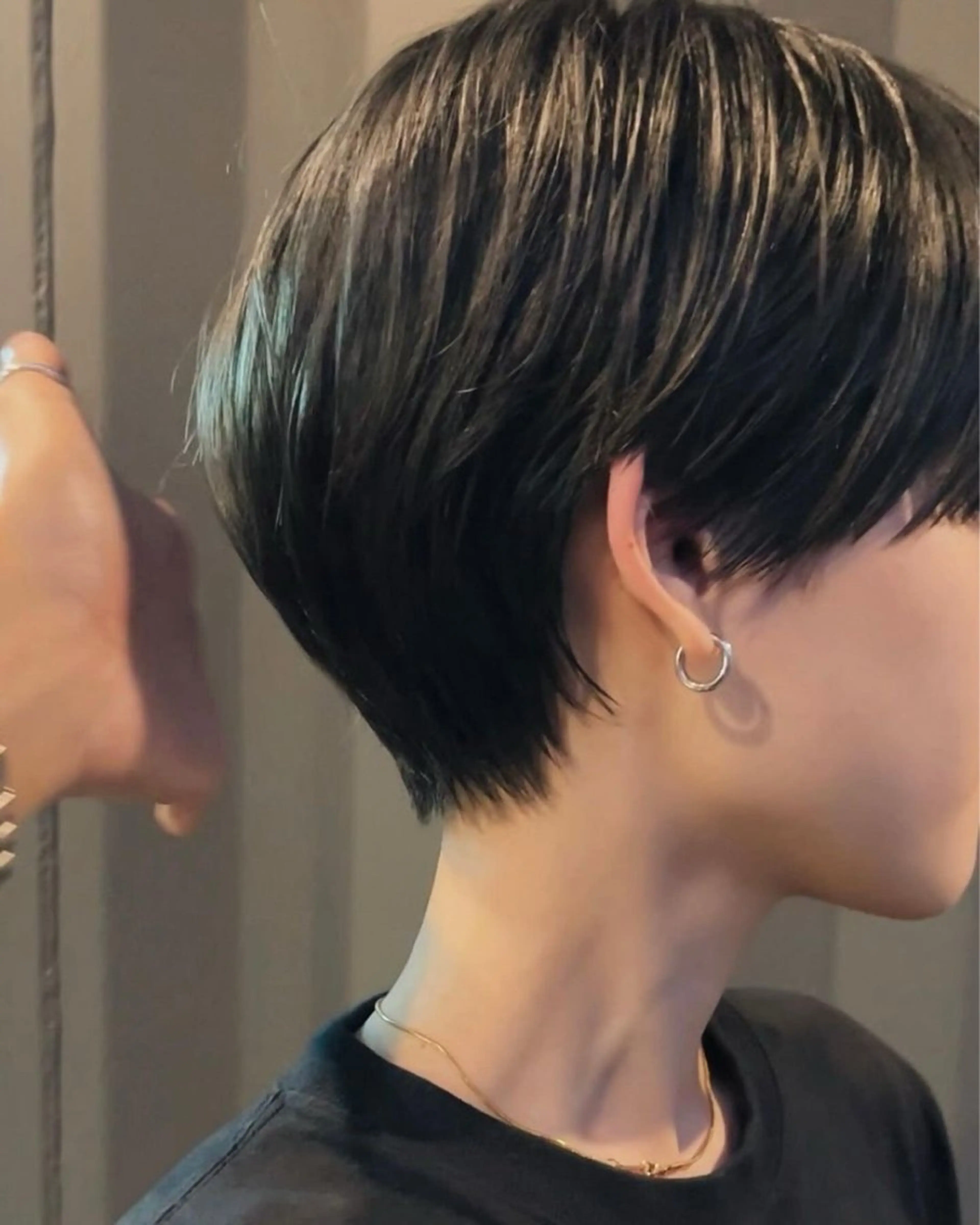 ショート 加藤木麻彩 NEROのヘアスタイル
