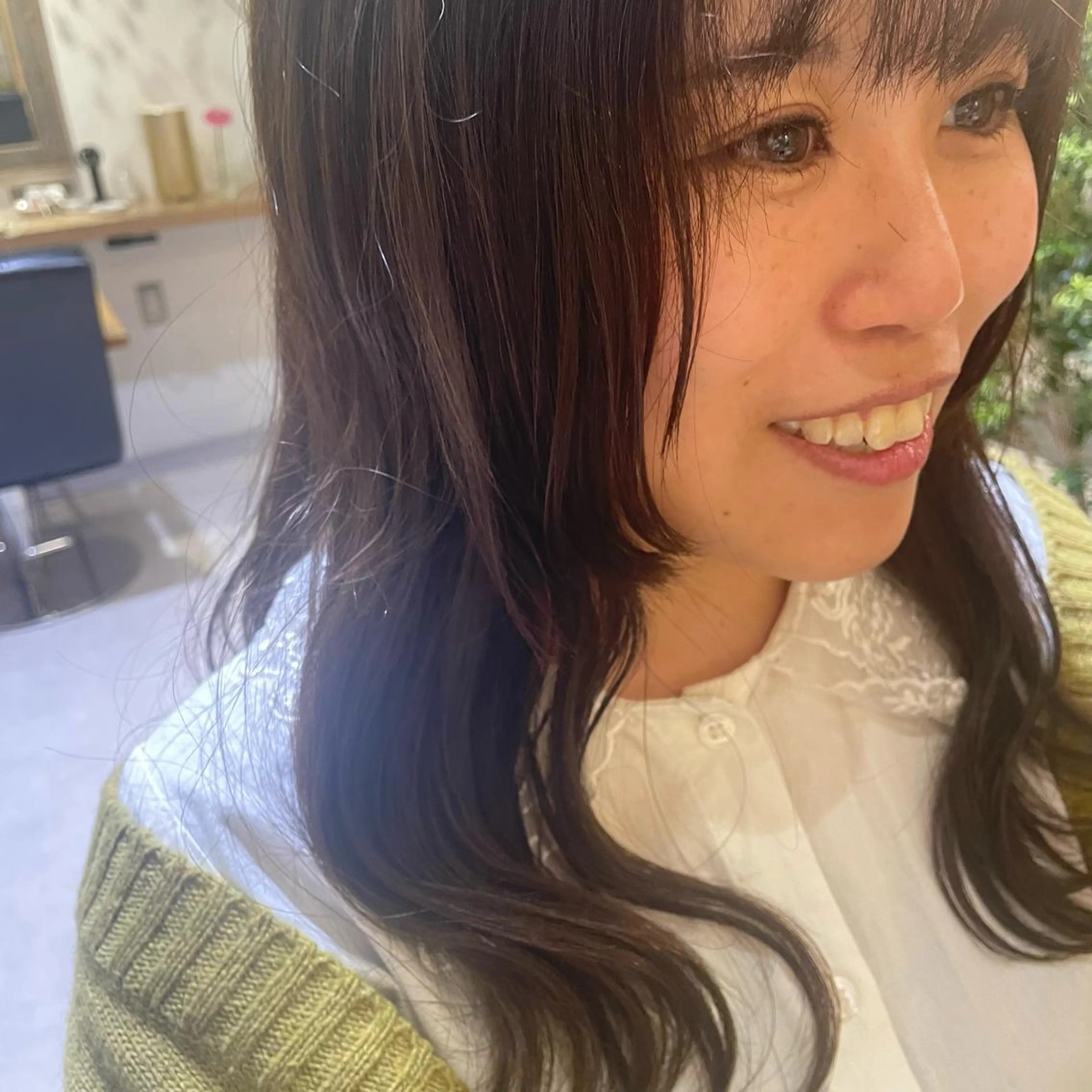 セミロング レイヤーカット あきば まゆのヘアスタイル
