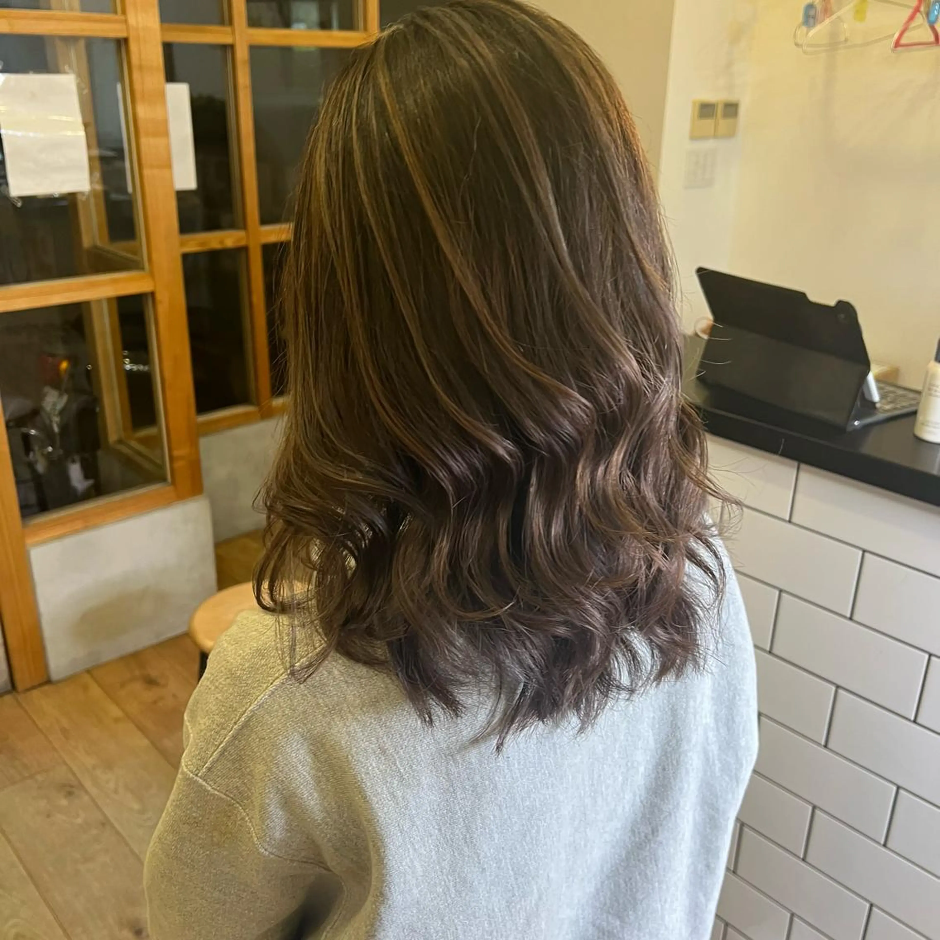 ミディアム カラー ヘアアレンジ ハイライトカラー ハイライト 🎗秋山勇 /三宮指名No.1のヘアスタイル