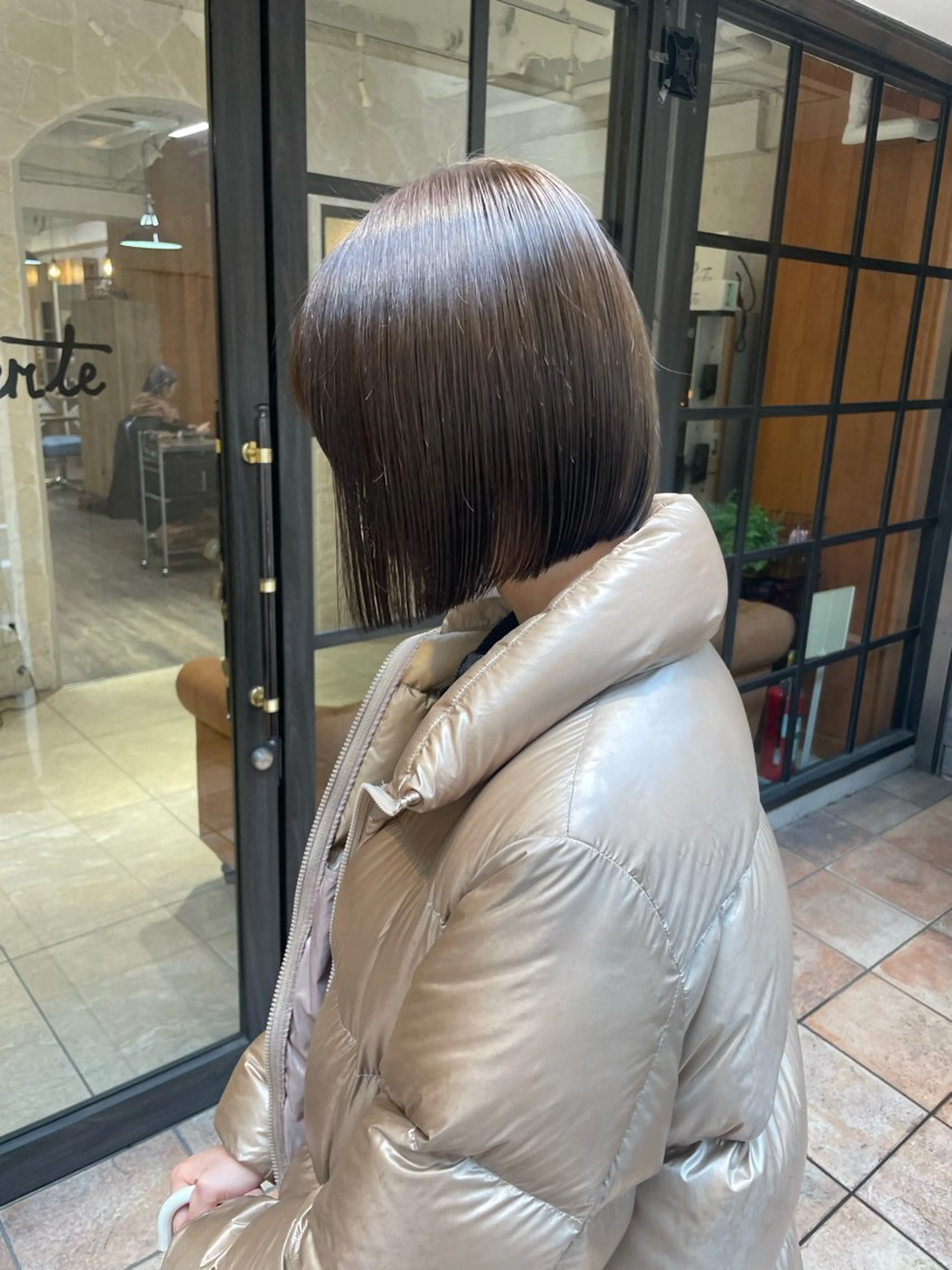 ショート 𝐌𝐨𝐞/透明感 暖色ボブ🤍のヘアスタイル