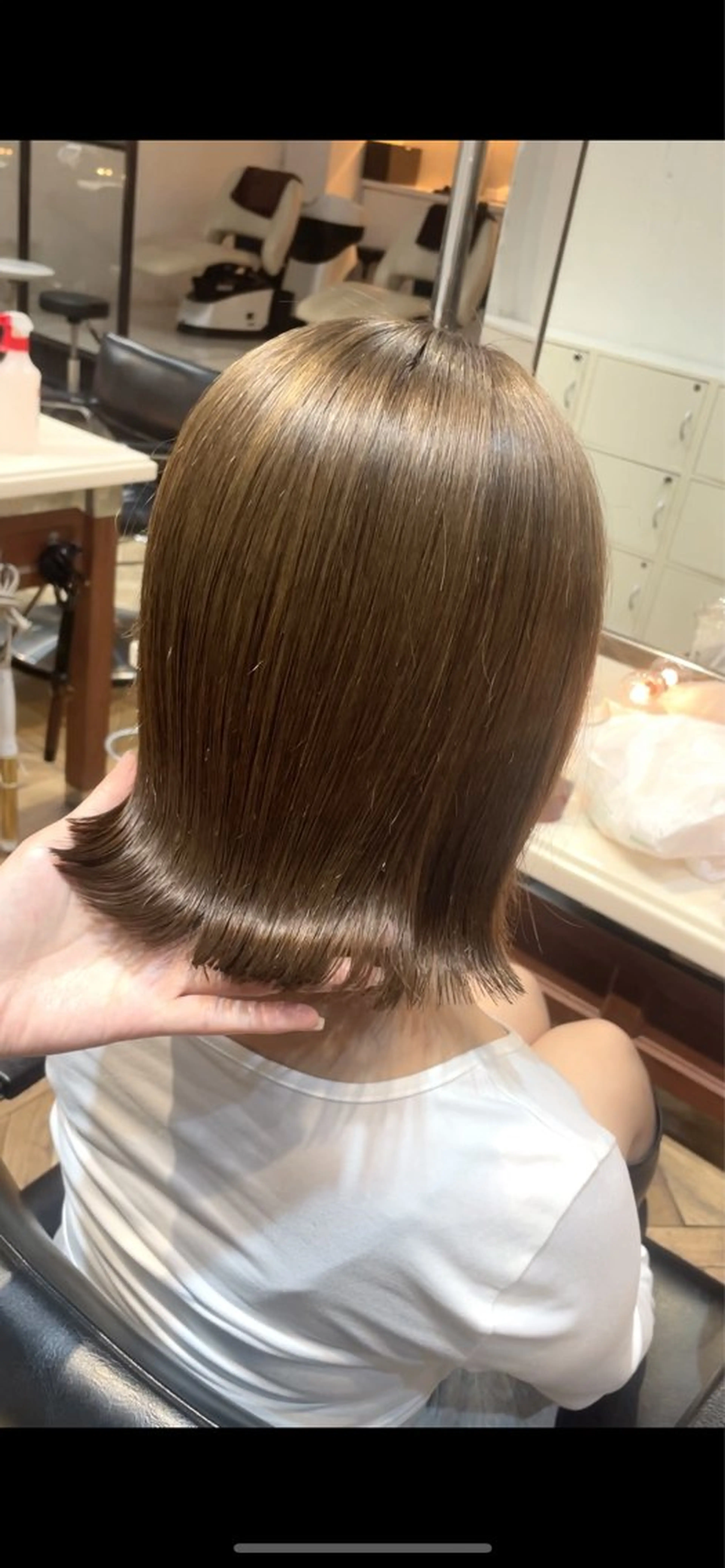 ショート カラー 切りっぱなしボブ ベージュカラー ブリーチ ミルクティーベージュ ボブ カット ヘアカラー トリートメント BEBE所属・ブリーチなし 透明感カラーKANAのヘアスタイル