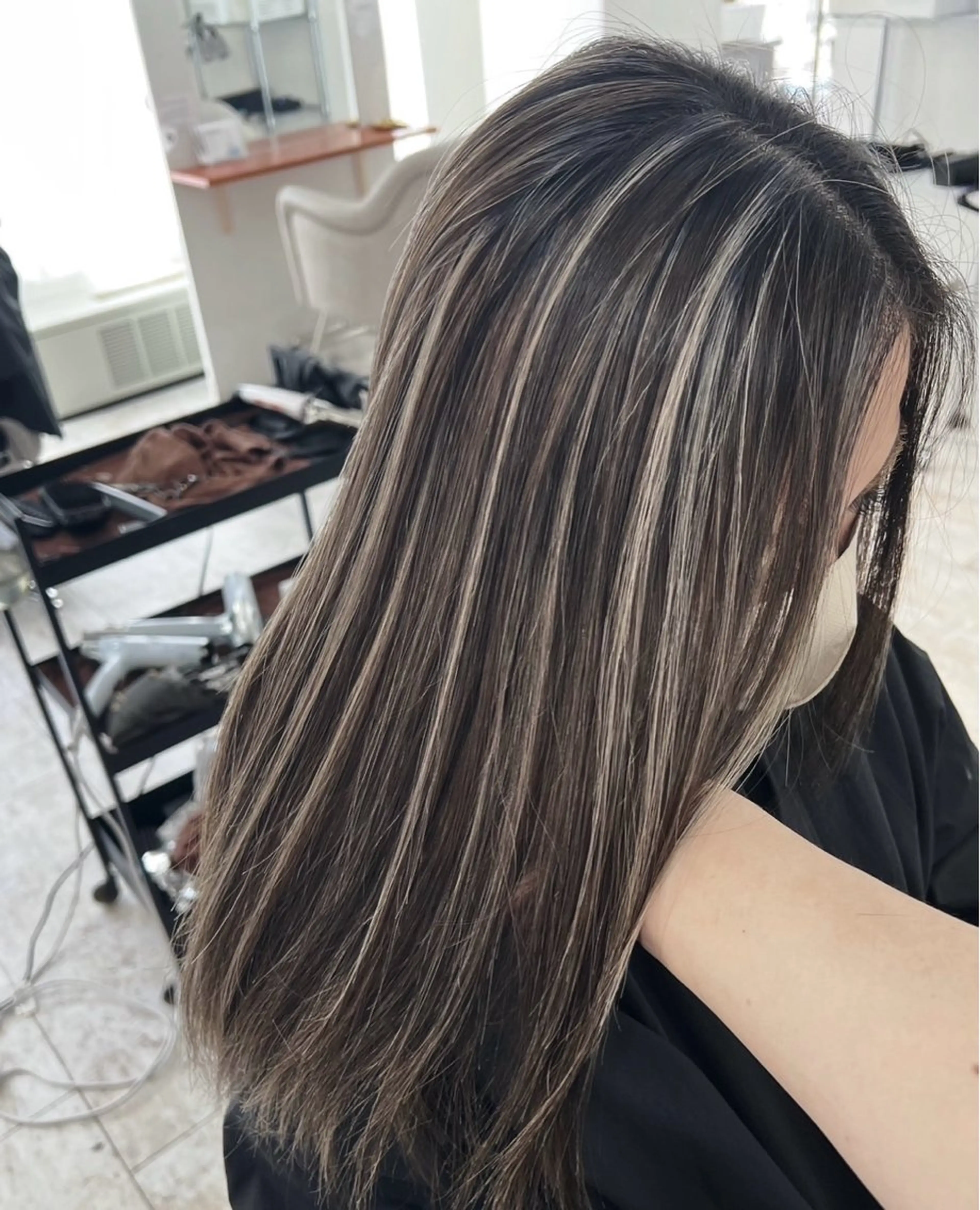 セミロング カラー ダークグレー ダークグレージュ グレージュ ハイライトカラー ハイライト ヘアカラー トリートメント ROBIN所属・指名数No.1 /NAOYAのヘアスタイル