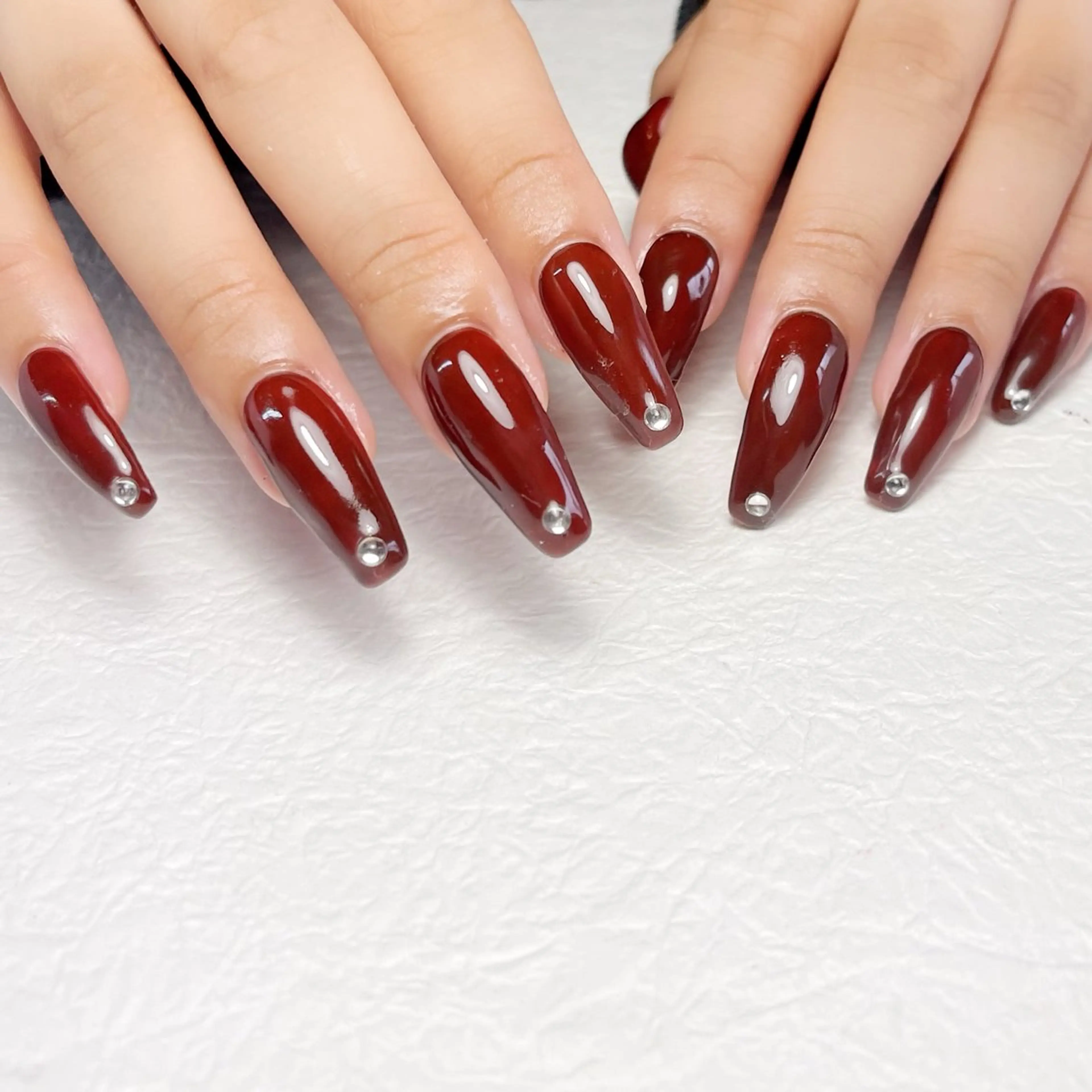 ネイル アートネイル ボルドー フットネイル ジェルネイル キラキラネイル Y nail なんば堀江店のネイルデザイン