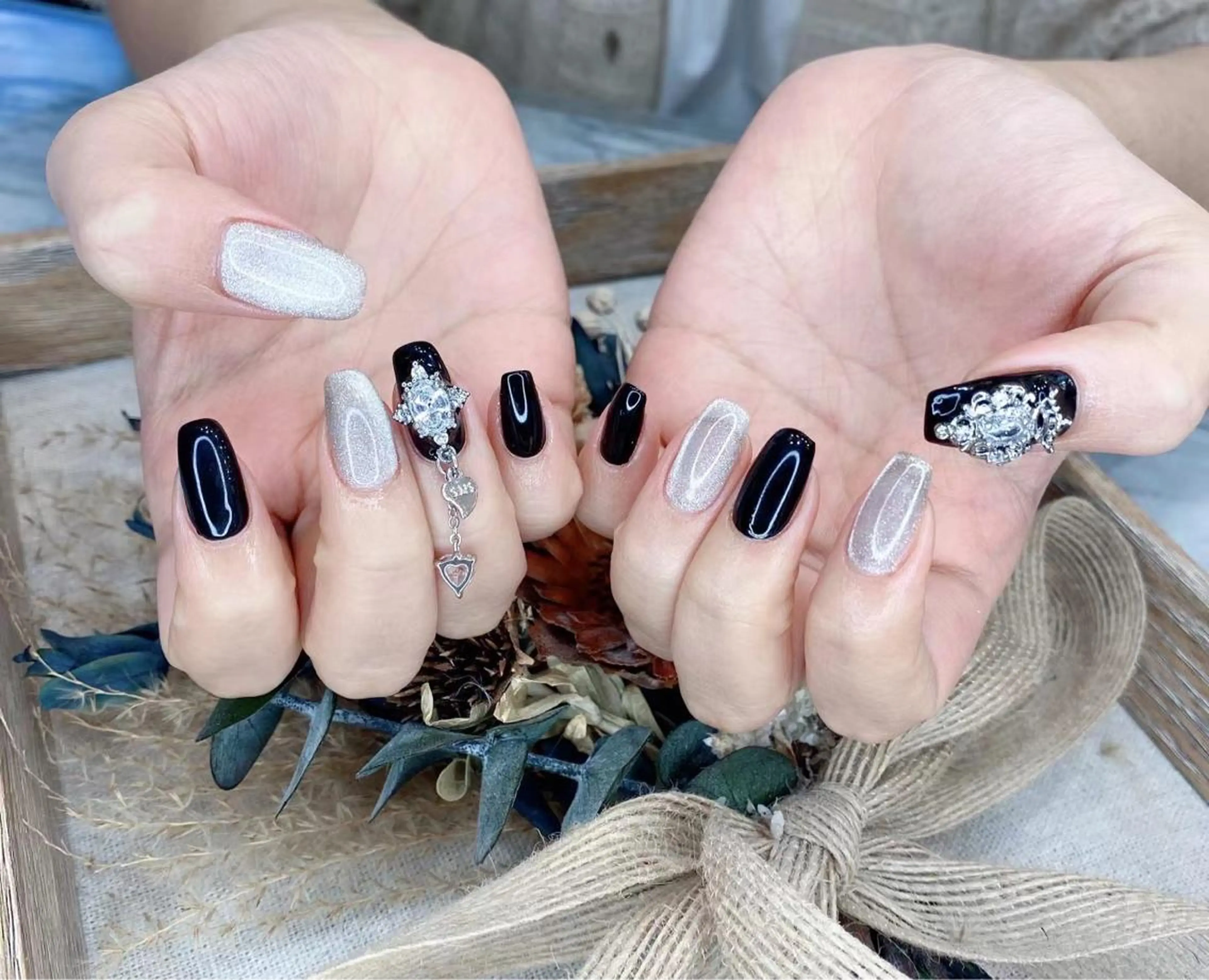 ネイル シルバー Babarla Nailのネイルデザイン