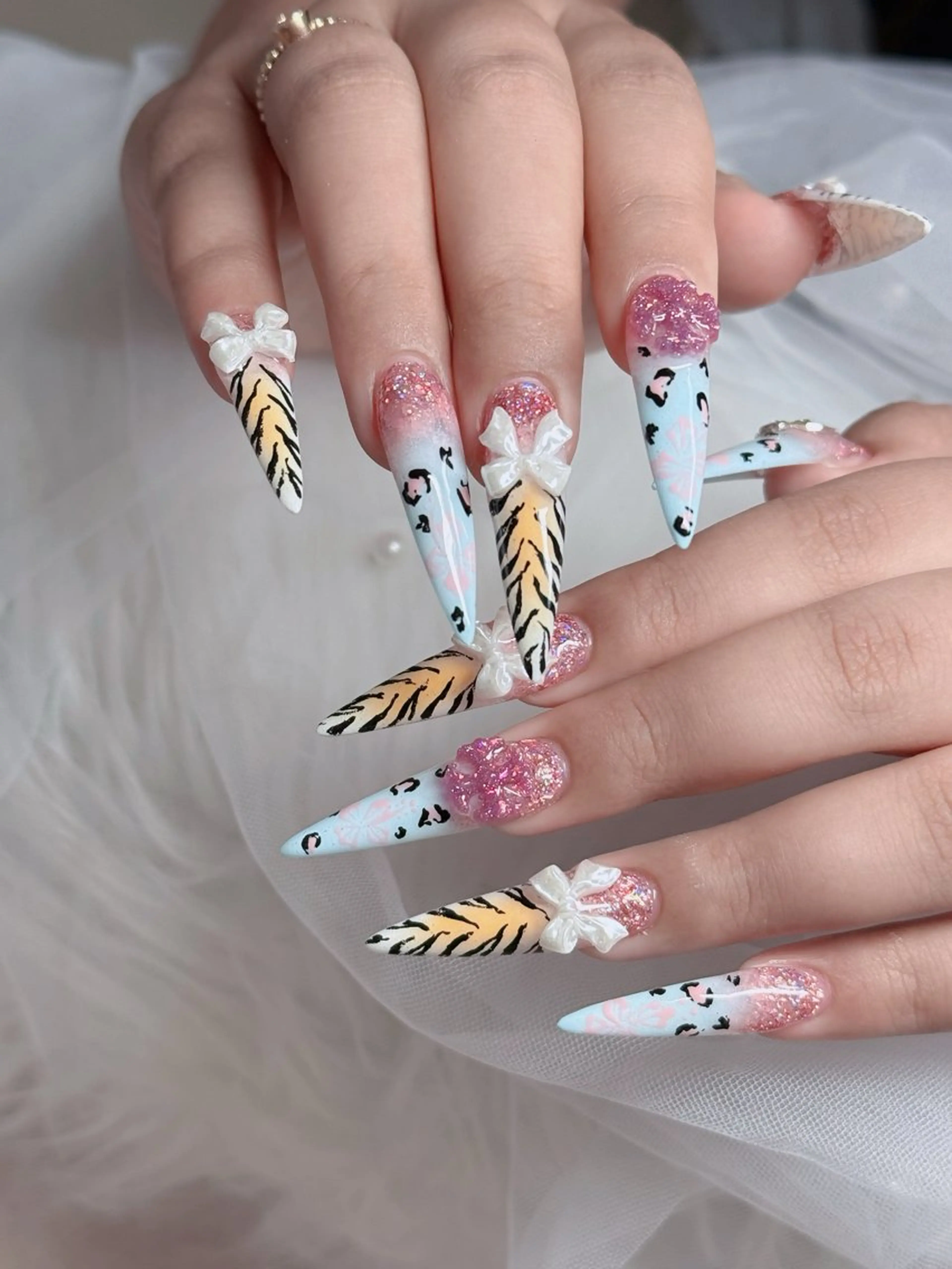 ネイル オーロラネイル フレンチネイル ジェルネイル ハロウィン キラキラネイル ハンドネイル H.baby Nail Salon所属・H.baby Nail Salonのネイルデザイン