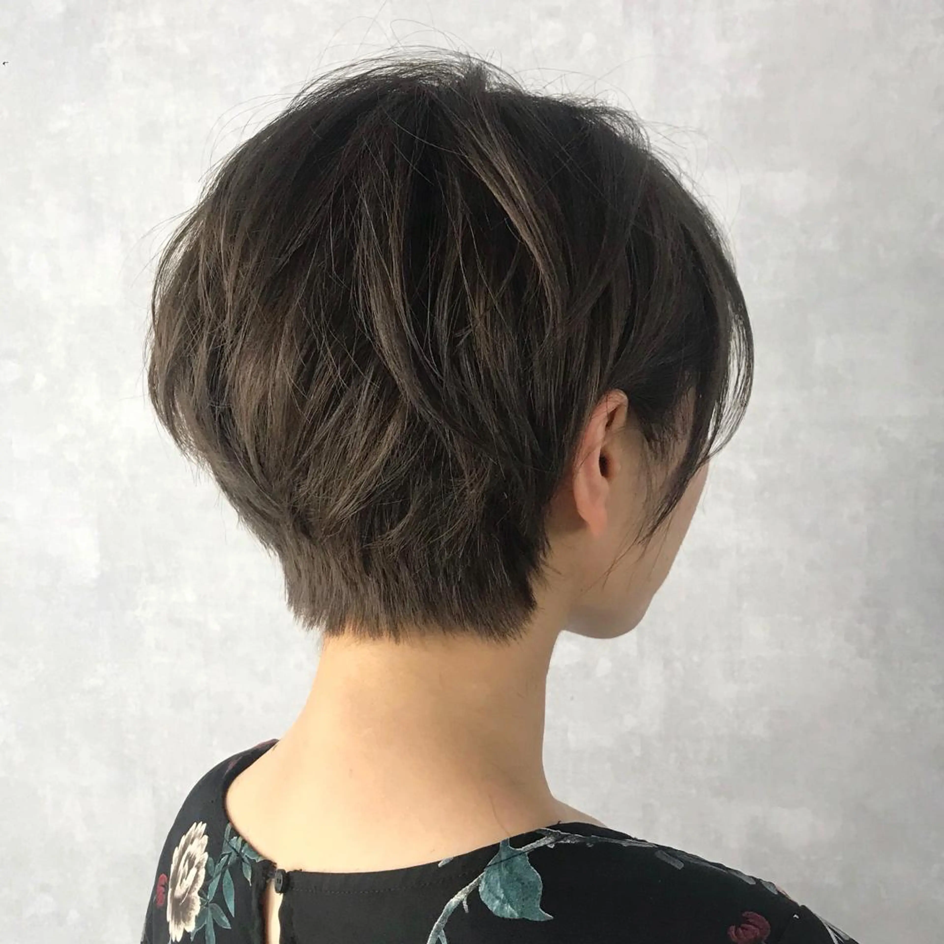 ショート カラー ブリーチ グレージュ ハイライトカラー ハイライト タンバルモリ サロウィン所属・K-POP好き美容師 🇰🇷Kai.Yのヘアスタイル