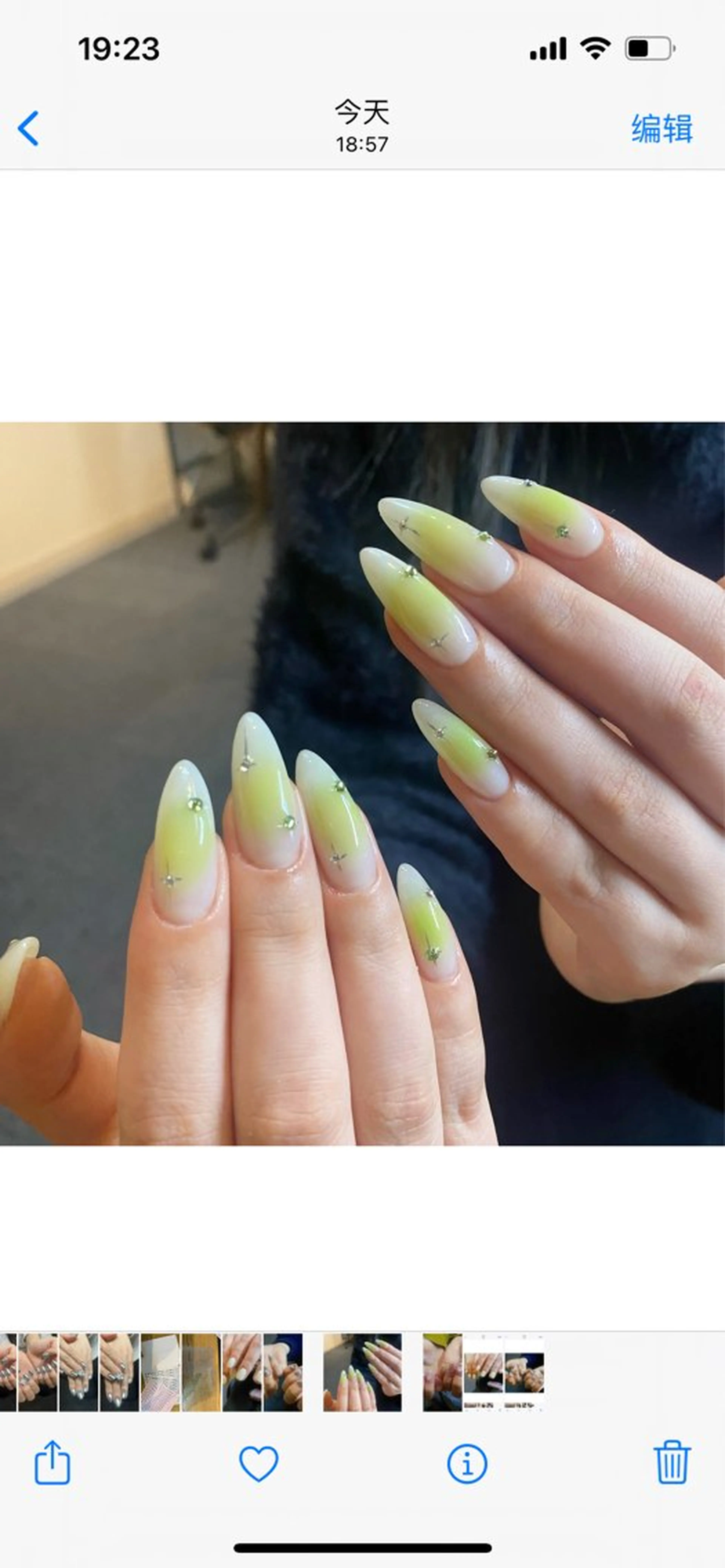 ネイル チークネイル ロングネイル シルバー ハンドネイル ハンドケア 🎀NAIL🎀 AI🪄︎︎◝✩のネイルデザイン