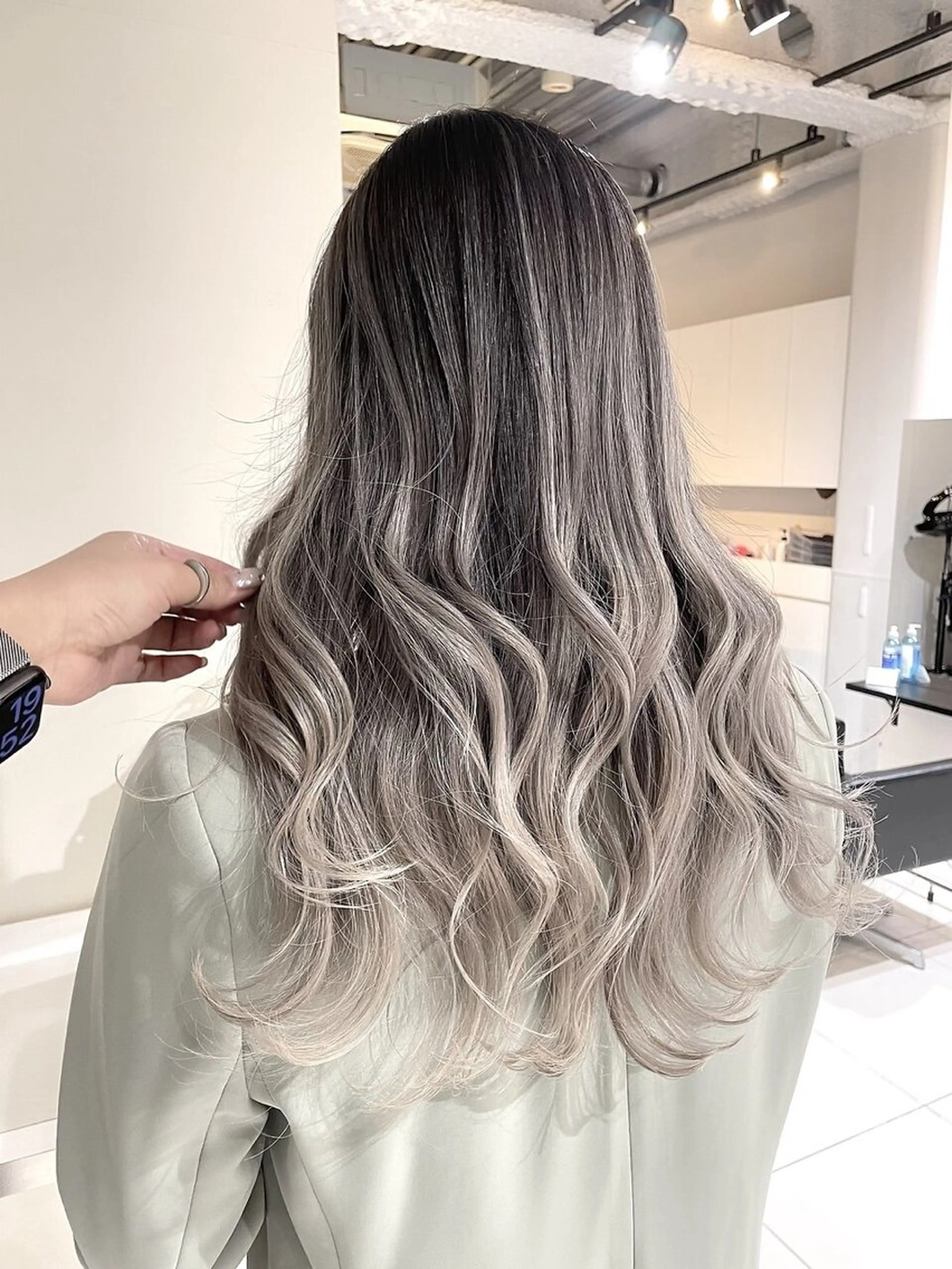 ロング レイヤーカット カット ヘアカラー トリートメント ヘアセット Rikuto/原宿 /バレイヤージュのヘアスタイル