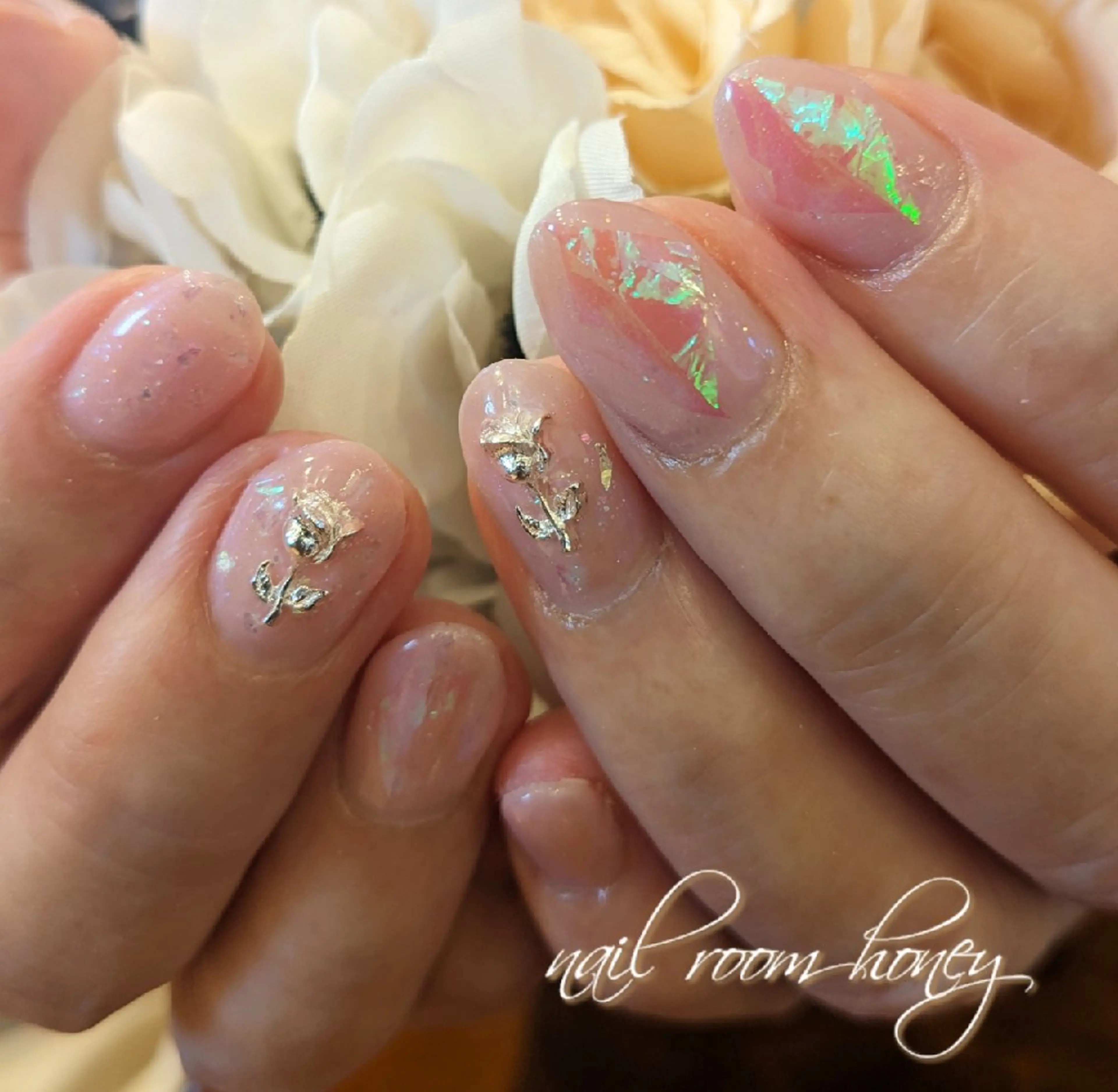 ネイル オーロラネイル フラワーネイル ピンク ピンクベージュ nail room  honeyのネイルデザイン